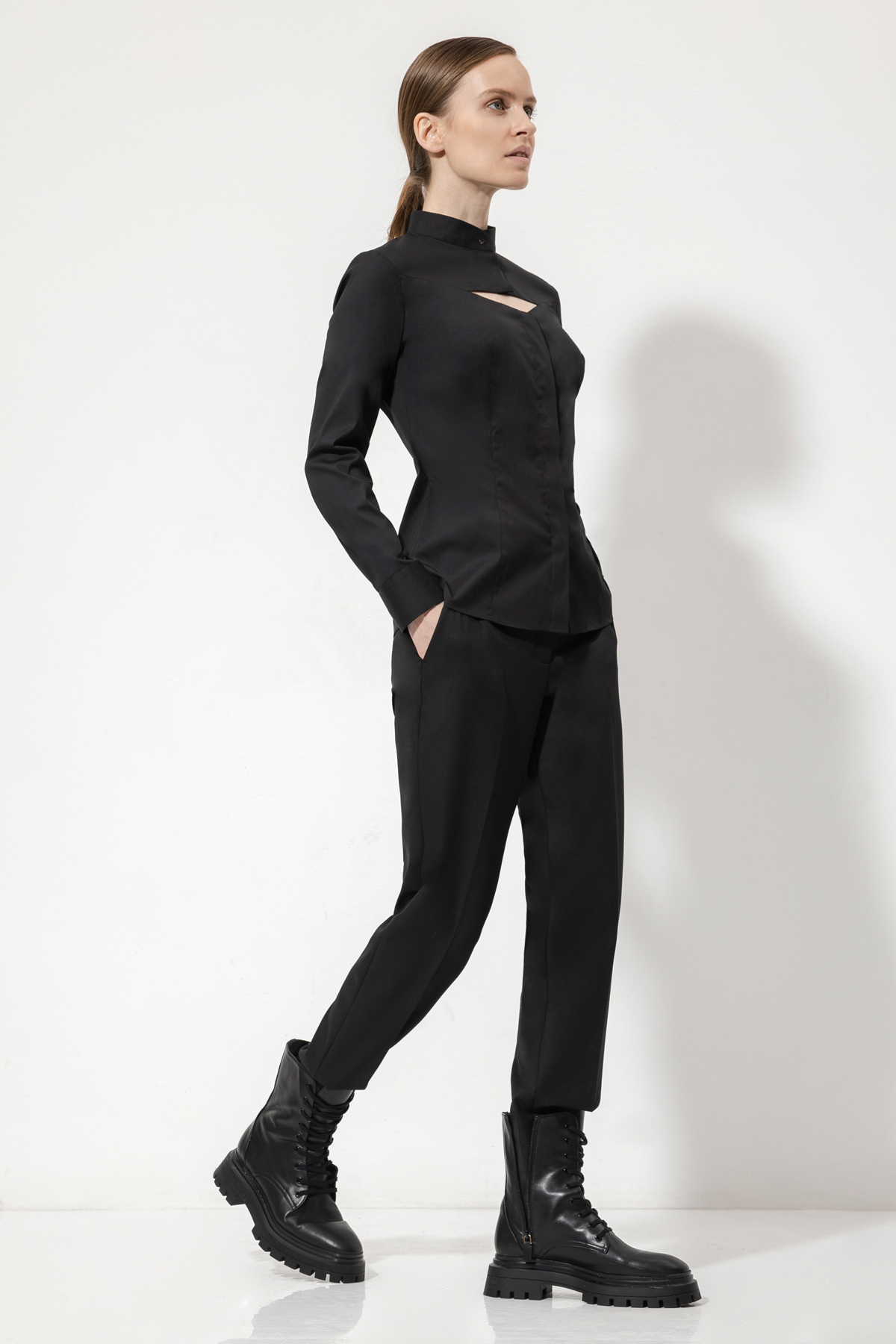 Блузка с фигурным вырезом VASSA&Co, пол female, цвет black