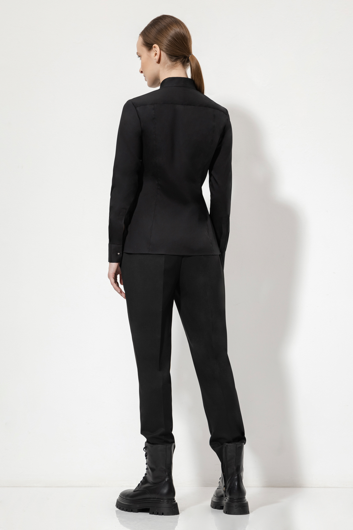 Блузка с фигурным вырезом VASSA&Co, пол female, цвет black