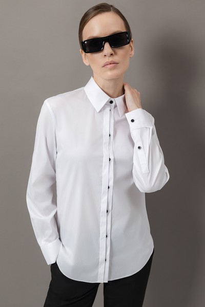 Рубашка с контрастными пуговицами VASSA&Co, пол женский, цвет белый, фото №2