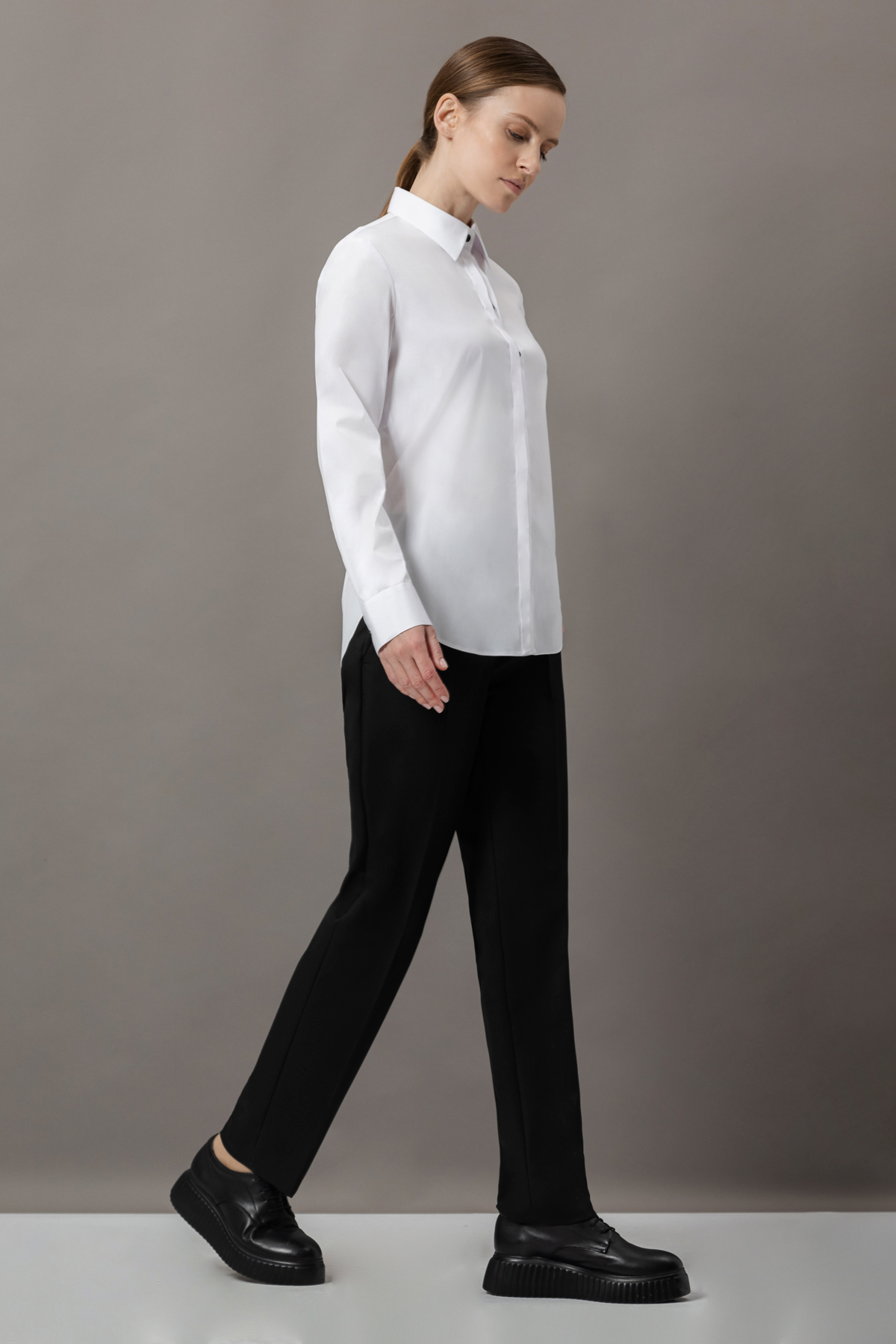 Рубашка с контрастными пуговицами VASSA&Co, пол женский, цвет белый