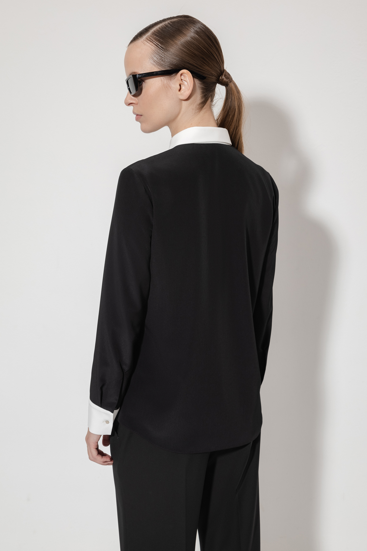 Блузка с контрастной отделкой VASSA&Co, пол женский, цвет черный