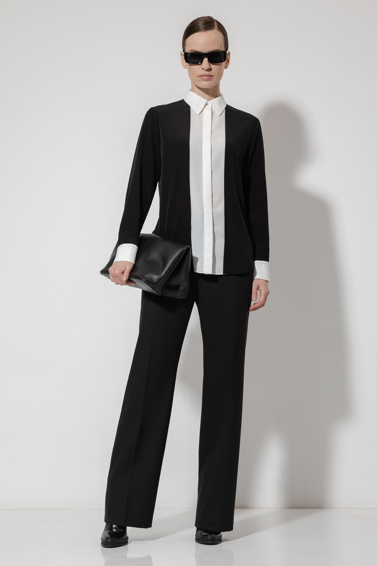 Блузка с контрастной отделкой VASSA&Co, пол женский, цвет черный