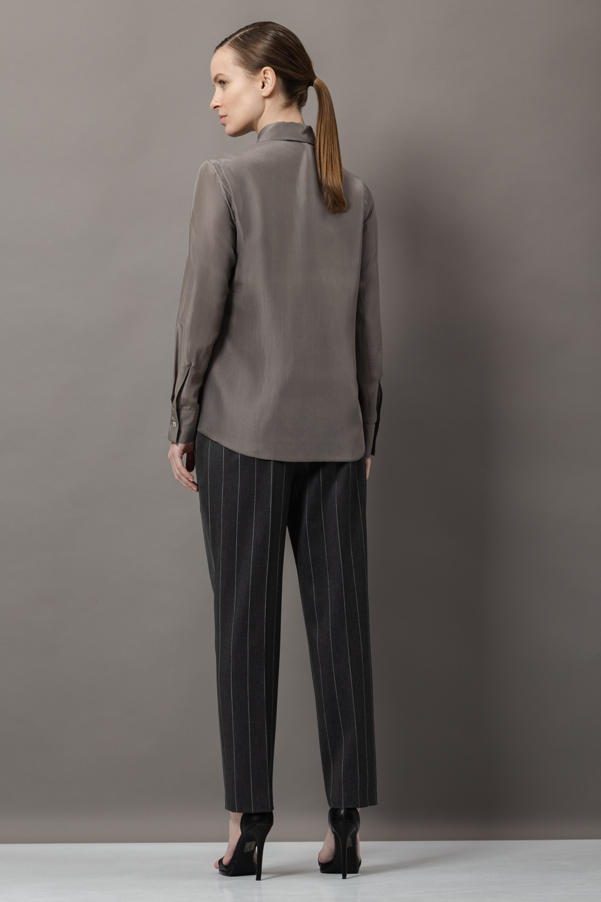 Блузка из шелка VASSA&Co, пол женский, цвет коричневый