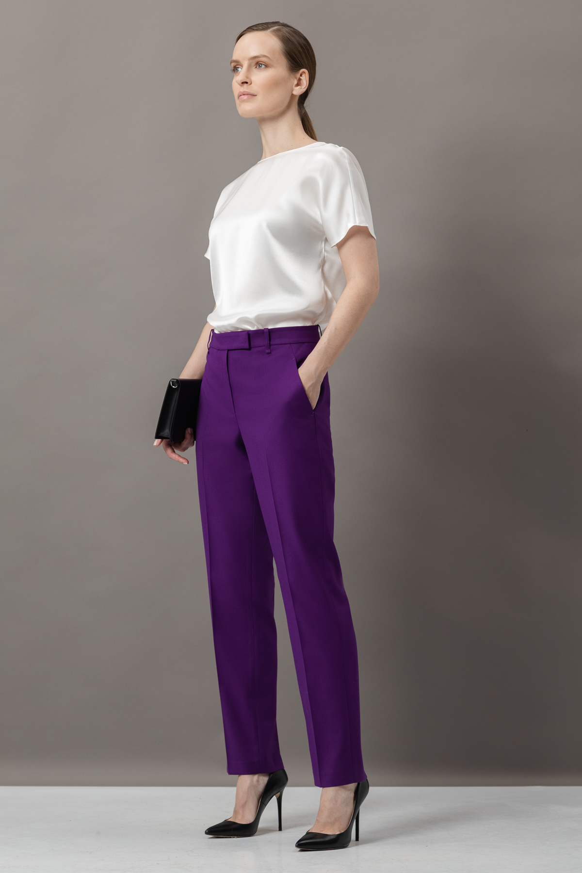 Брюки акцентного цвета VASSA&Co, пол женский, цвет фиолетовый