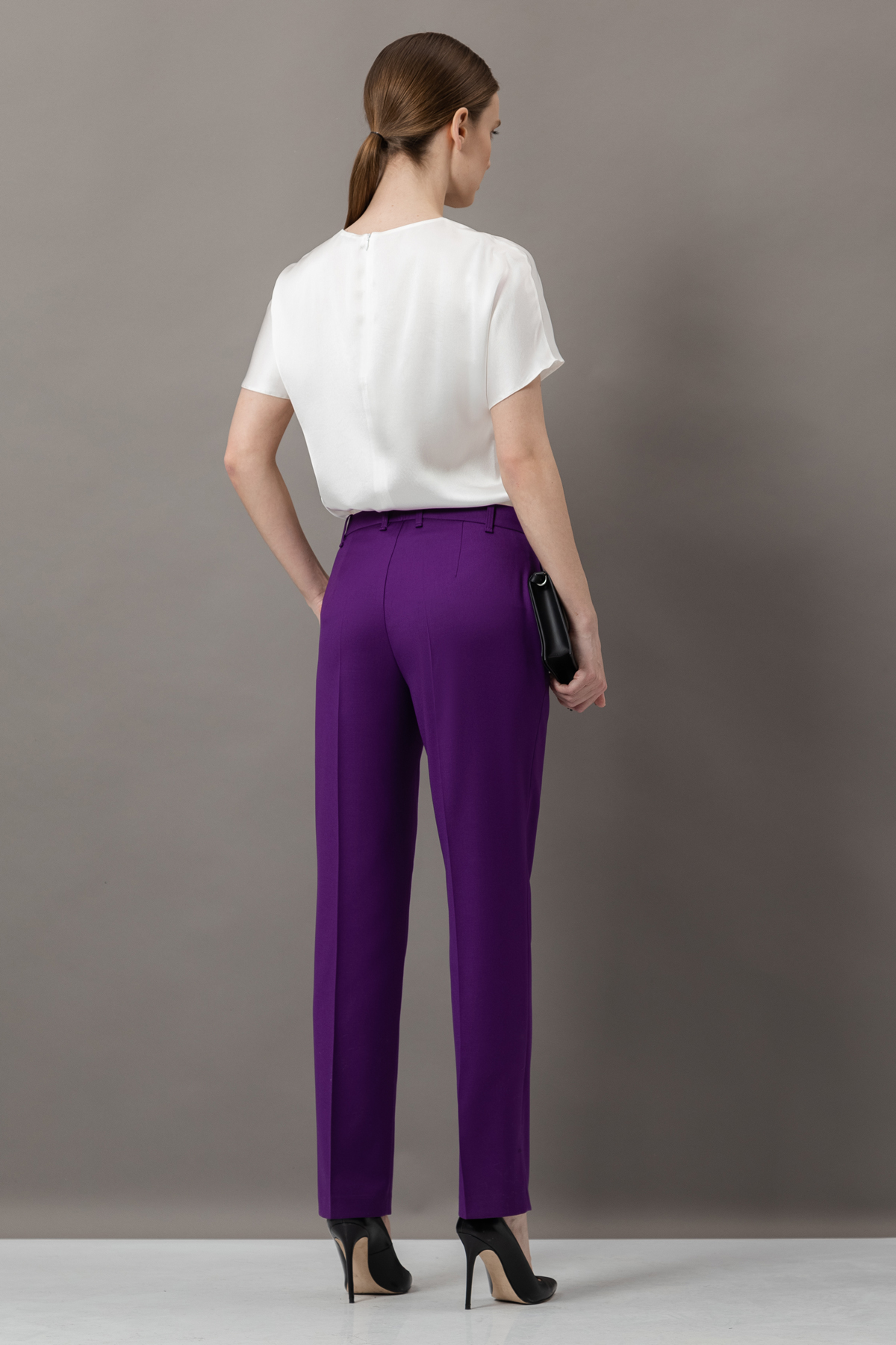 Брюки акцентного цвета VASSA&Co, пол женский, цвет фиолетовый