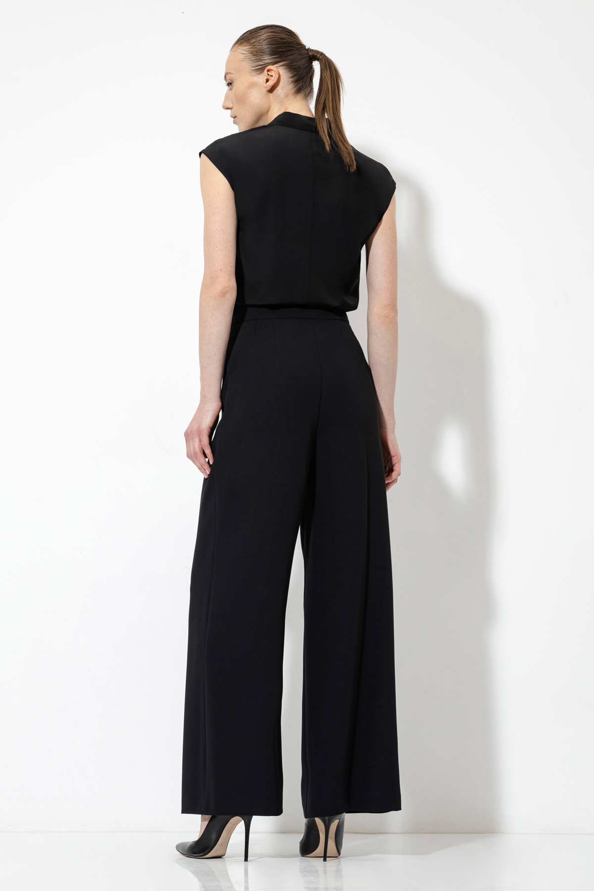 Брюки с имитацией запаха VASSA&Co, пол женский, цвет черный