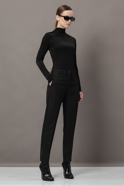 Брюки с графичной вышивкой VASSA&Co, пол женский, цвет черный, фото №2