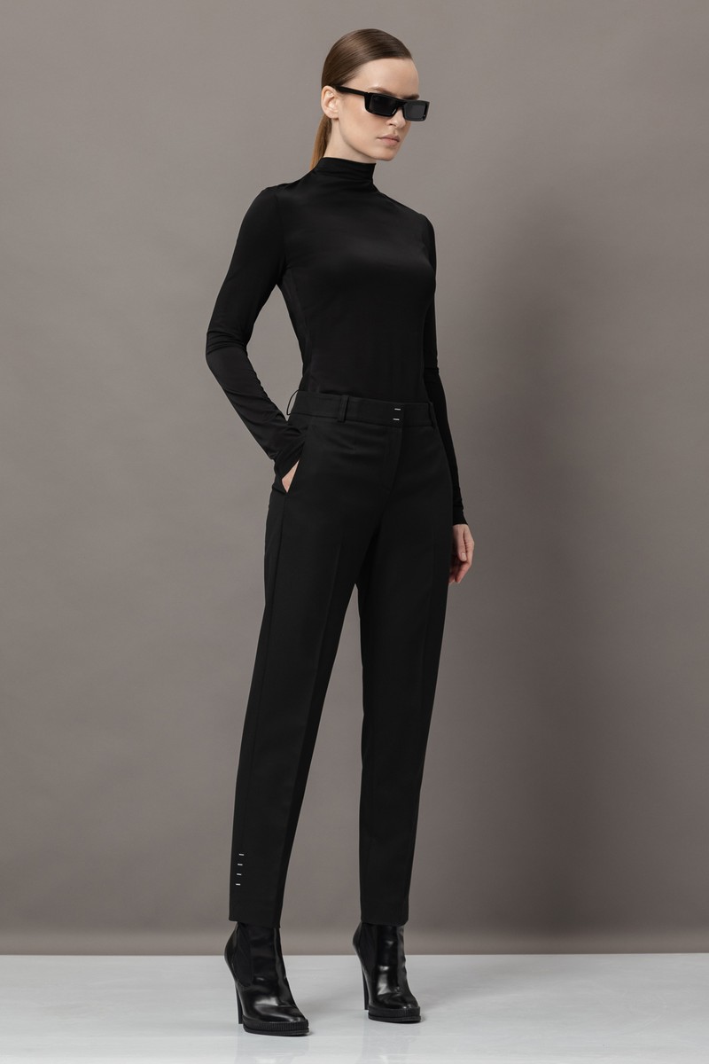 Брюки с графичной вышивкой VASSA&Co, пол женский, цвет черный, фото №2