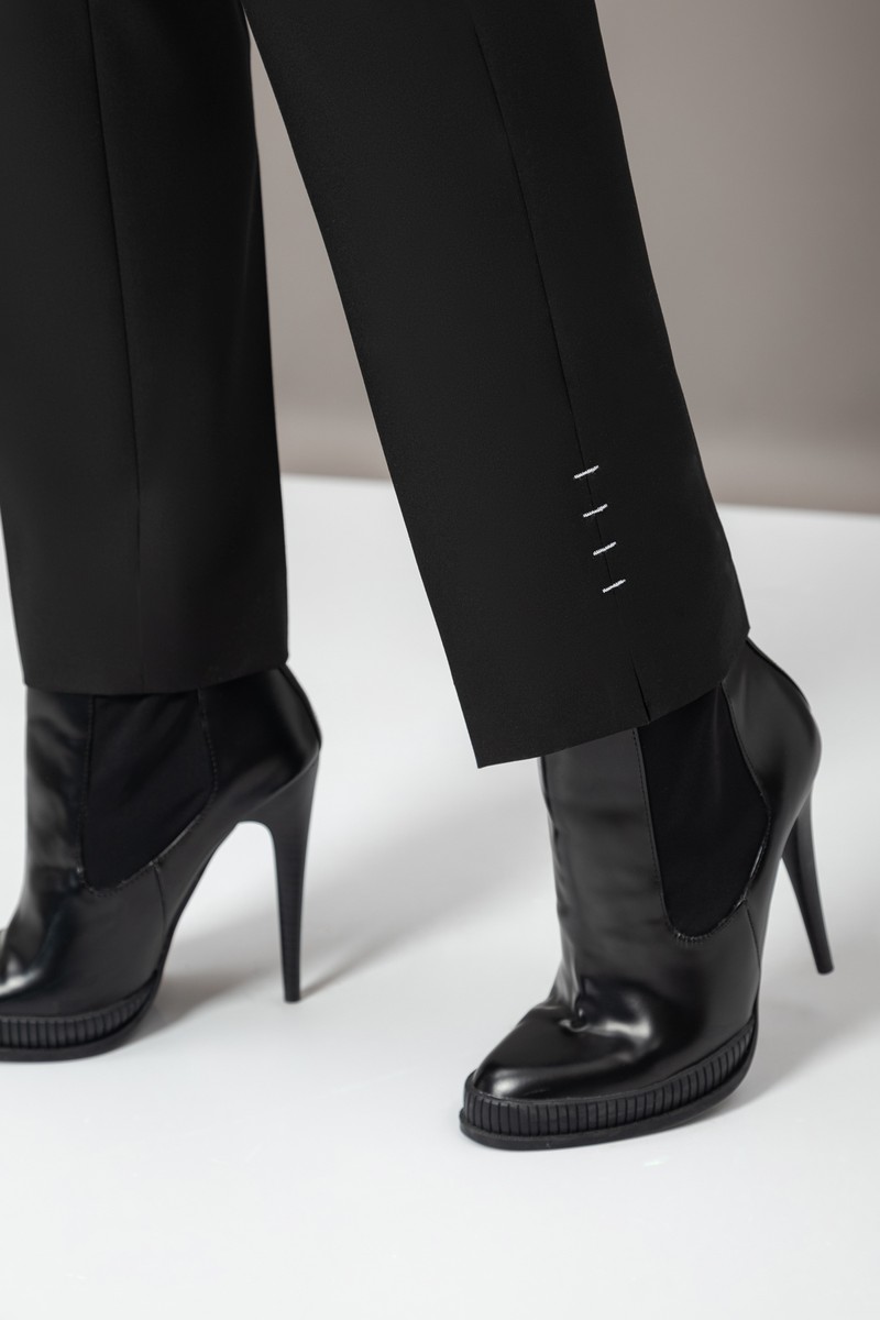 Брюки с графичной вышивкой VASSA&Co, пол женский, цвет черный, фото №4