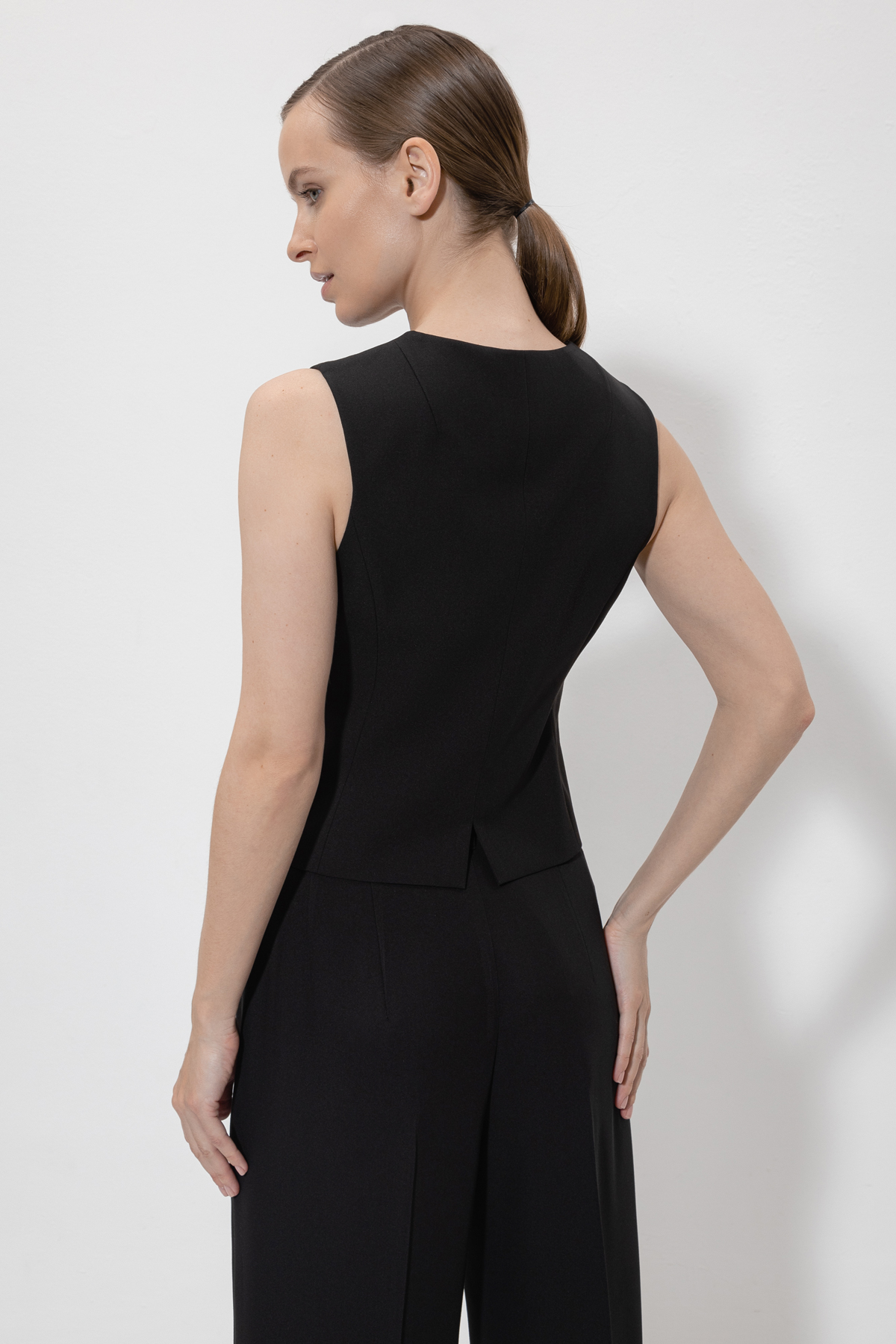 Жилет VASSA&Co, пол женский, цвет черный