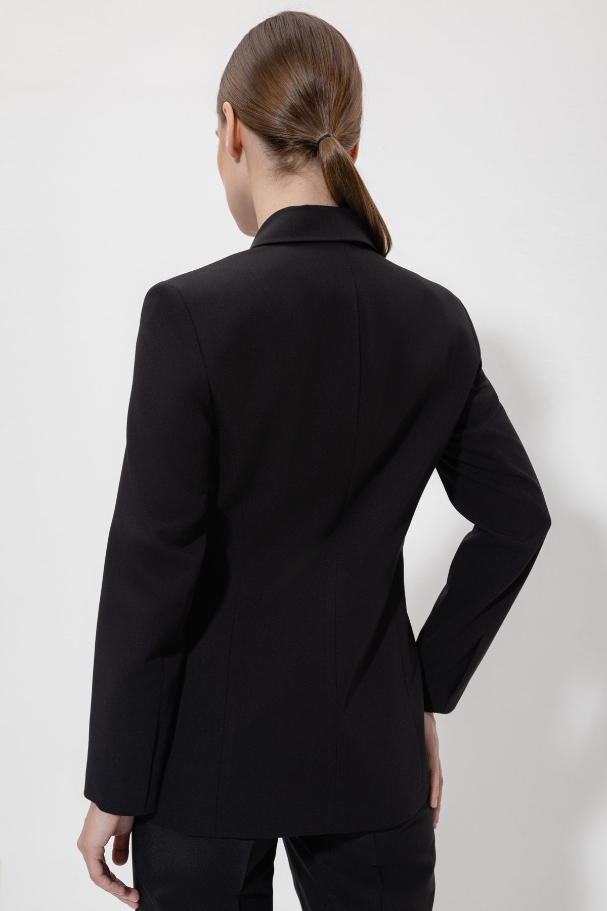 Однобортный жакет VASSA&Co, пол женский, цвет черный