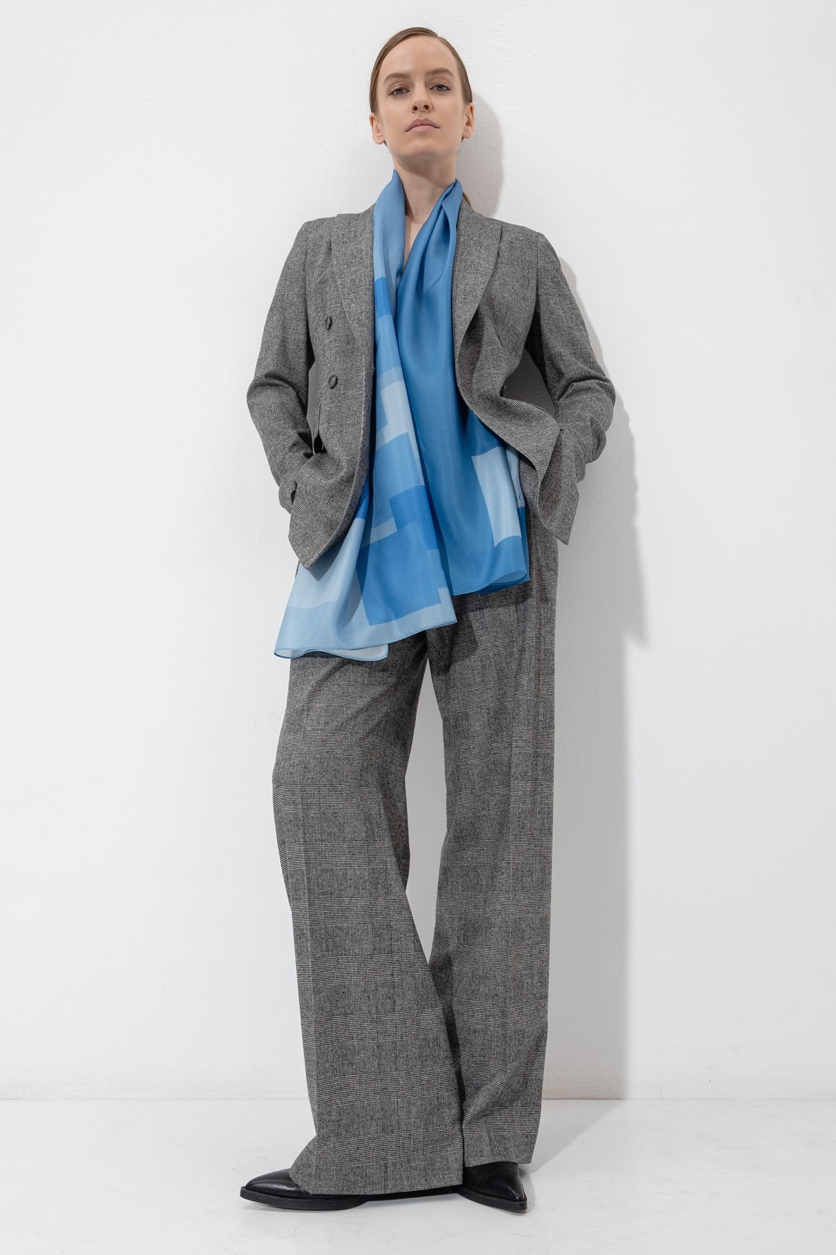 Шарф из шелка VASSA&Co, пол женский, цвет синий