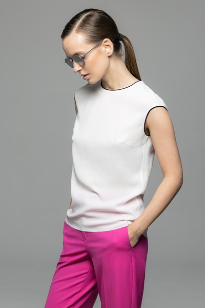 Топ с контрастной отделкой VASSA&Co, пол женский, цвет белый, фото №5