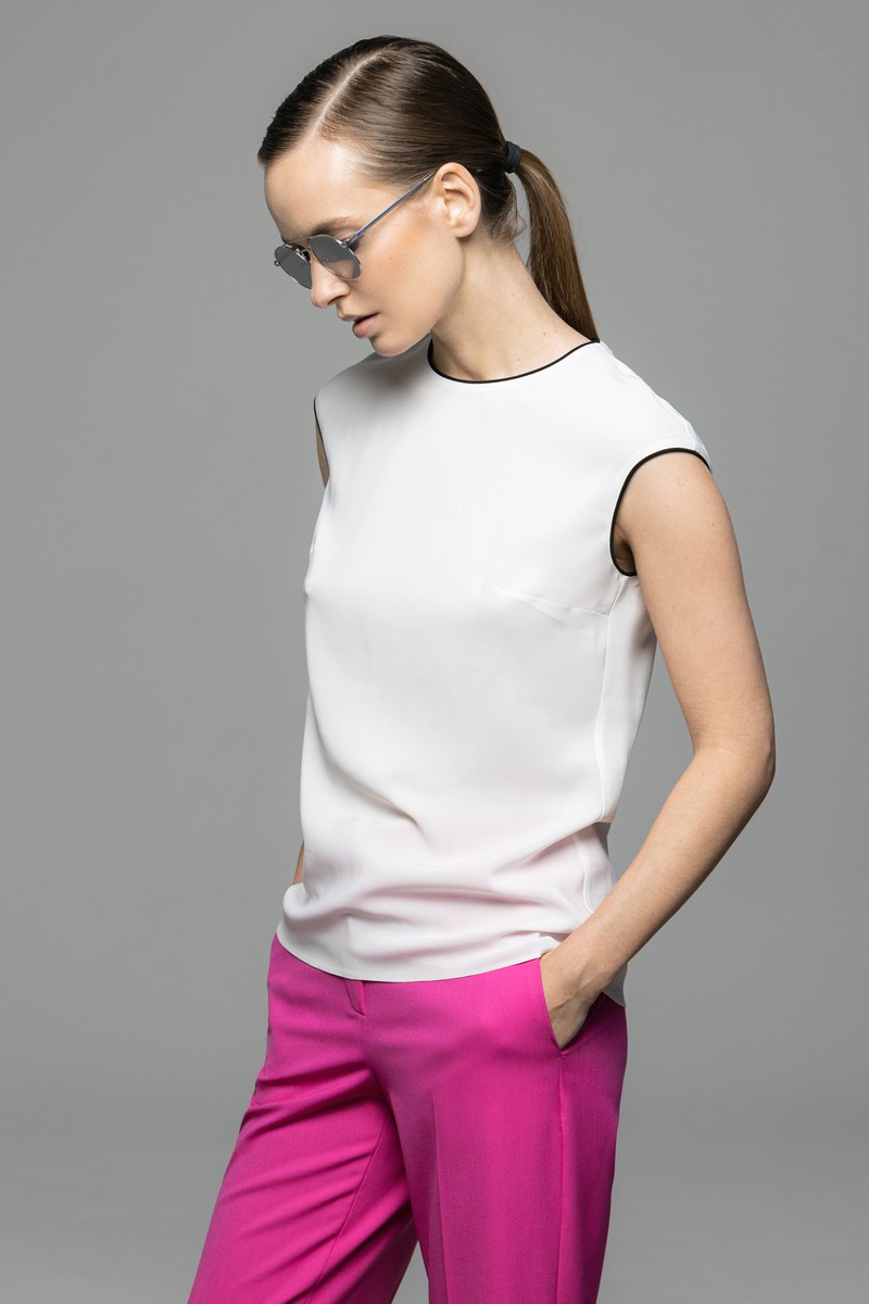 Топ с контрастной отделкой VASSA&Co, пол женский, цвет белый, фото №5