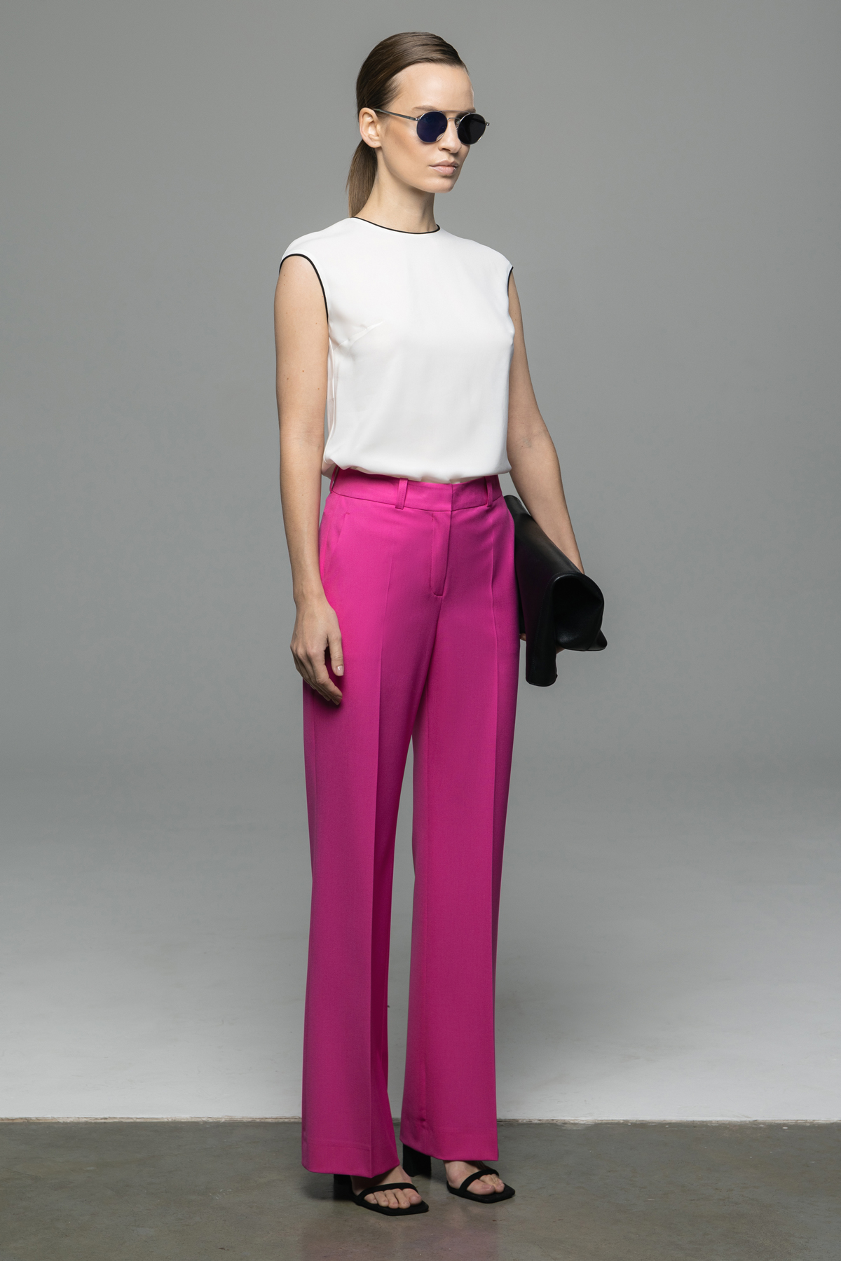 Топ с контрастной отделкой VASSA&Co, пол женский, цвет белый