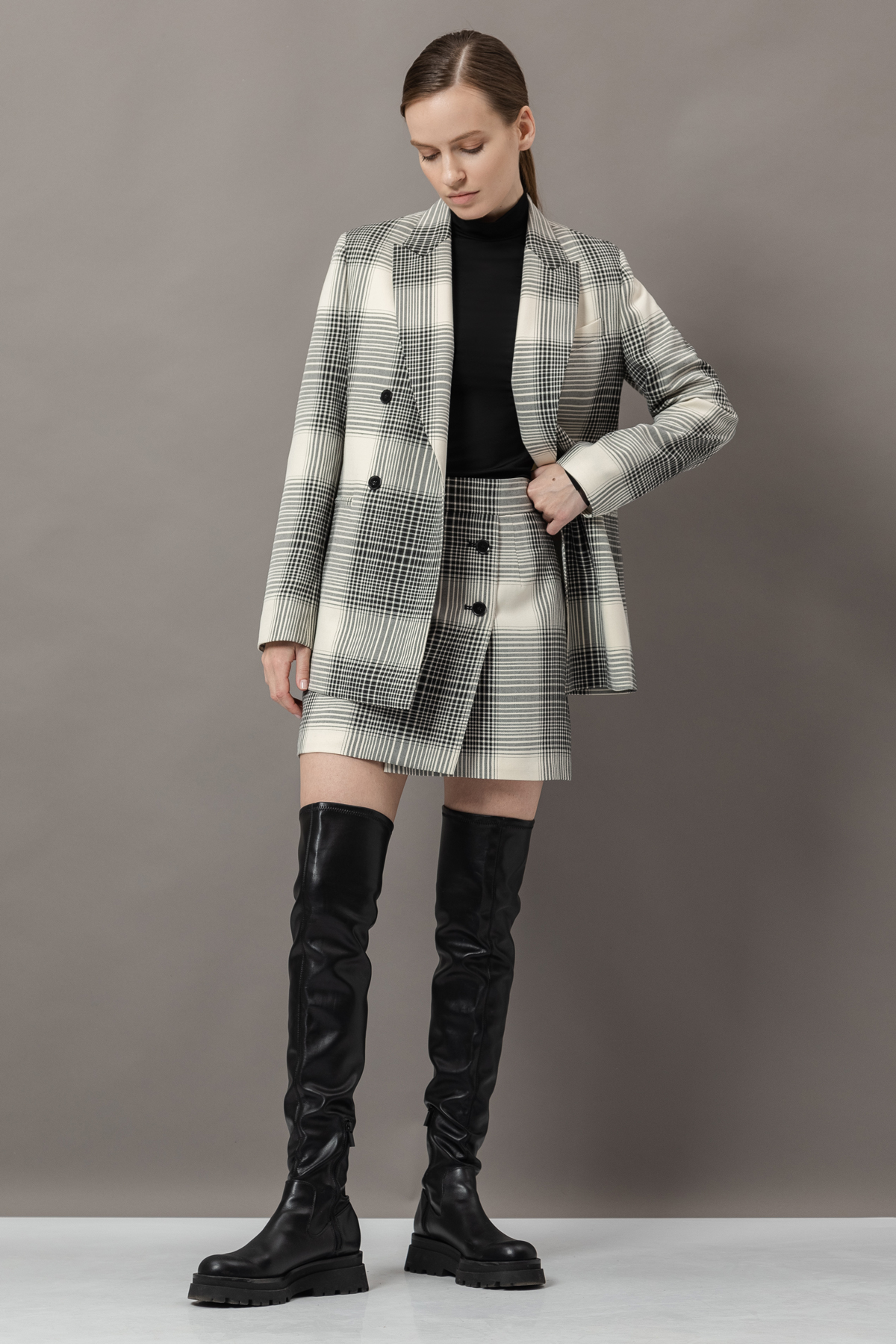 Юбка в крупную клетку VASSA&Co, пол женский, цвет черный