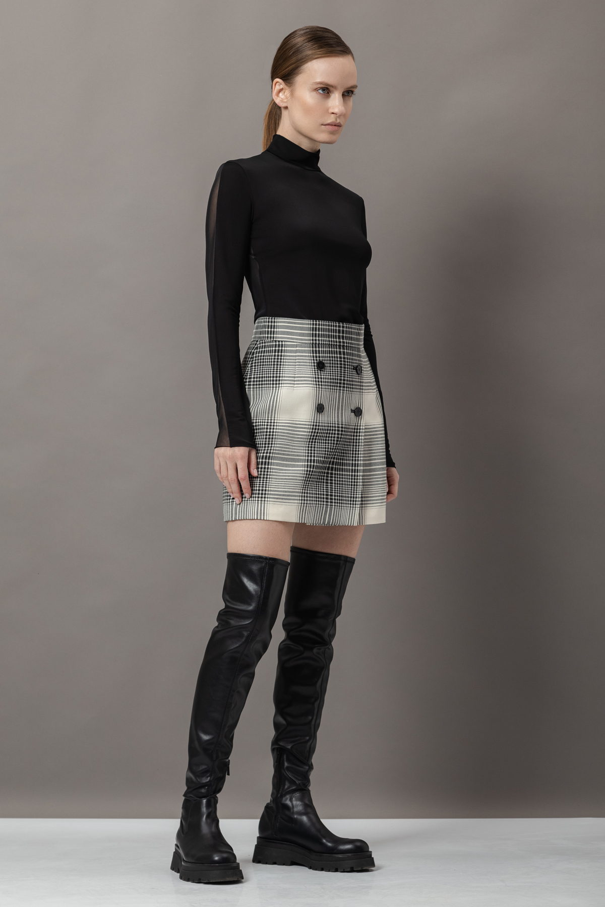 Юбка в крупную клетку VASSA&Co, пол женский, цвет черный