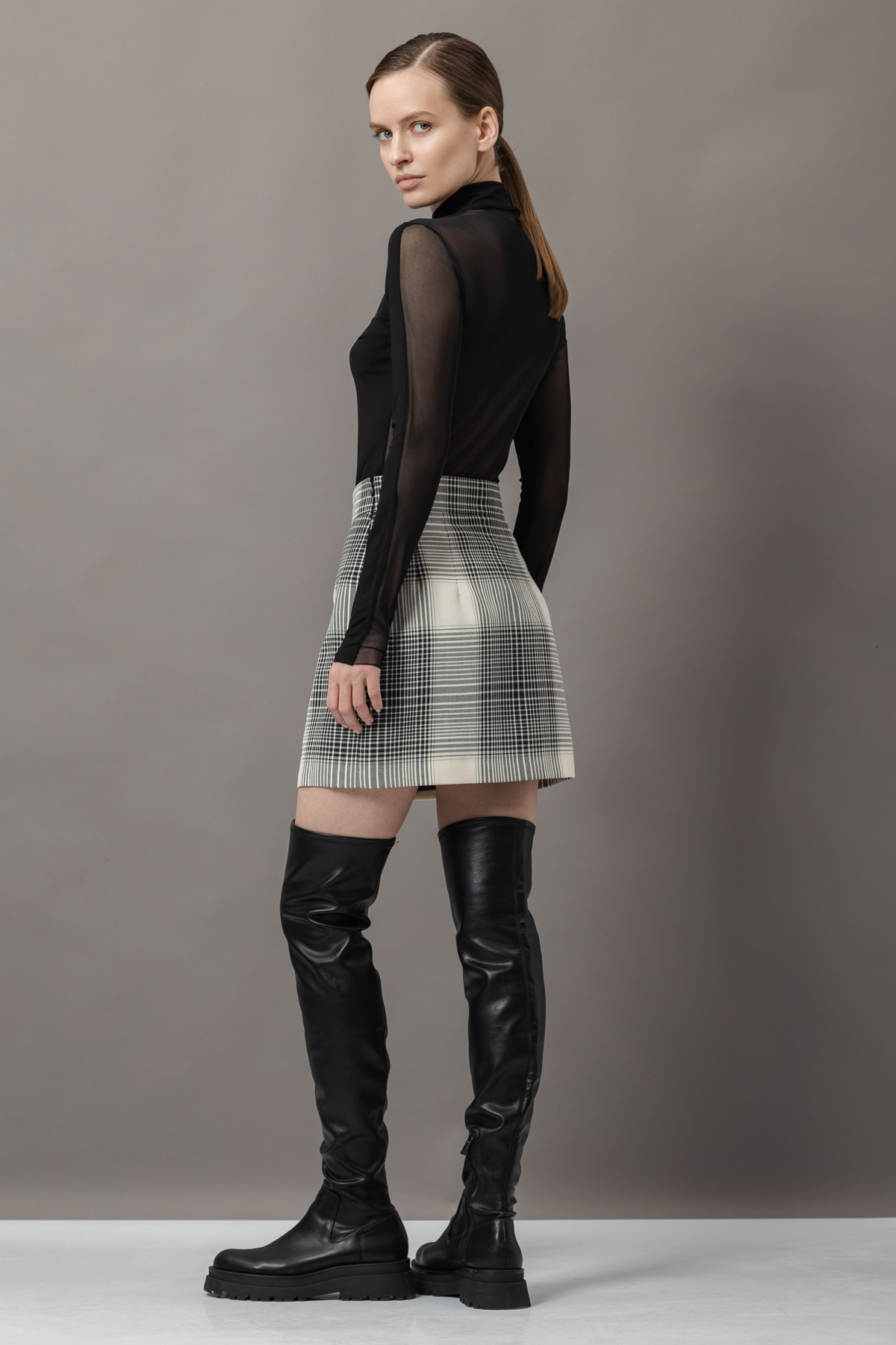 Юбка в крупную клетку VASSA&Co, пол женский, цвет черный