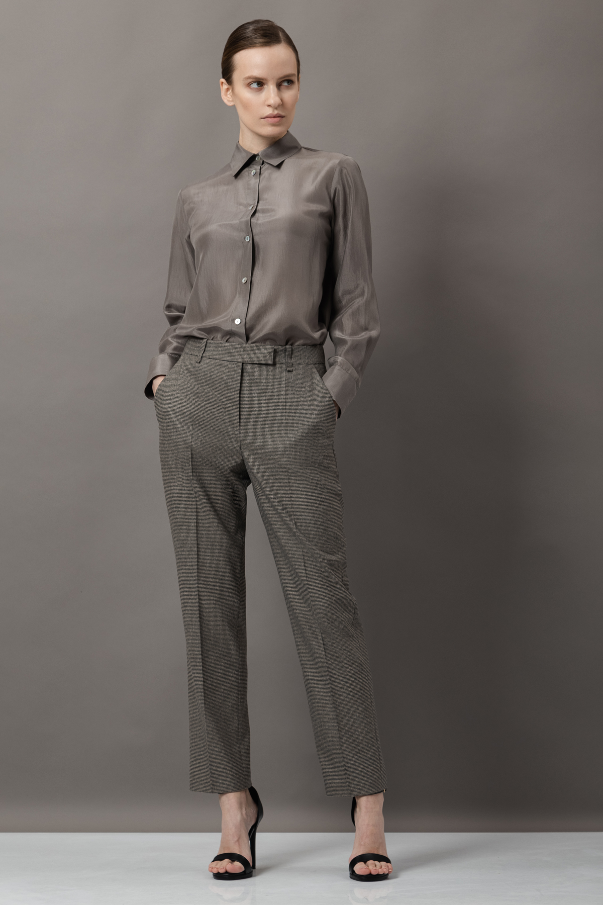 Зауженные брюки VASSA&Co, пол женский, цвет коричневый