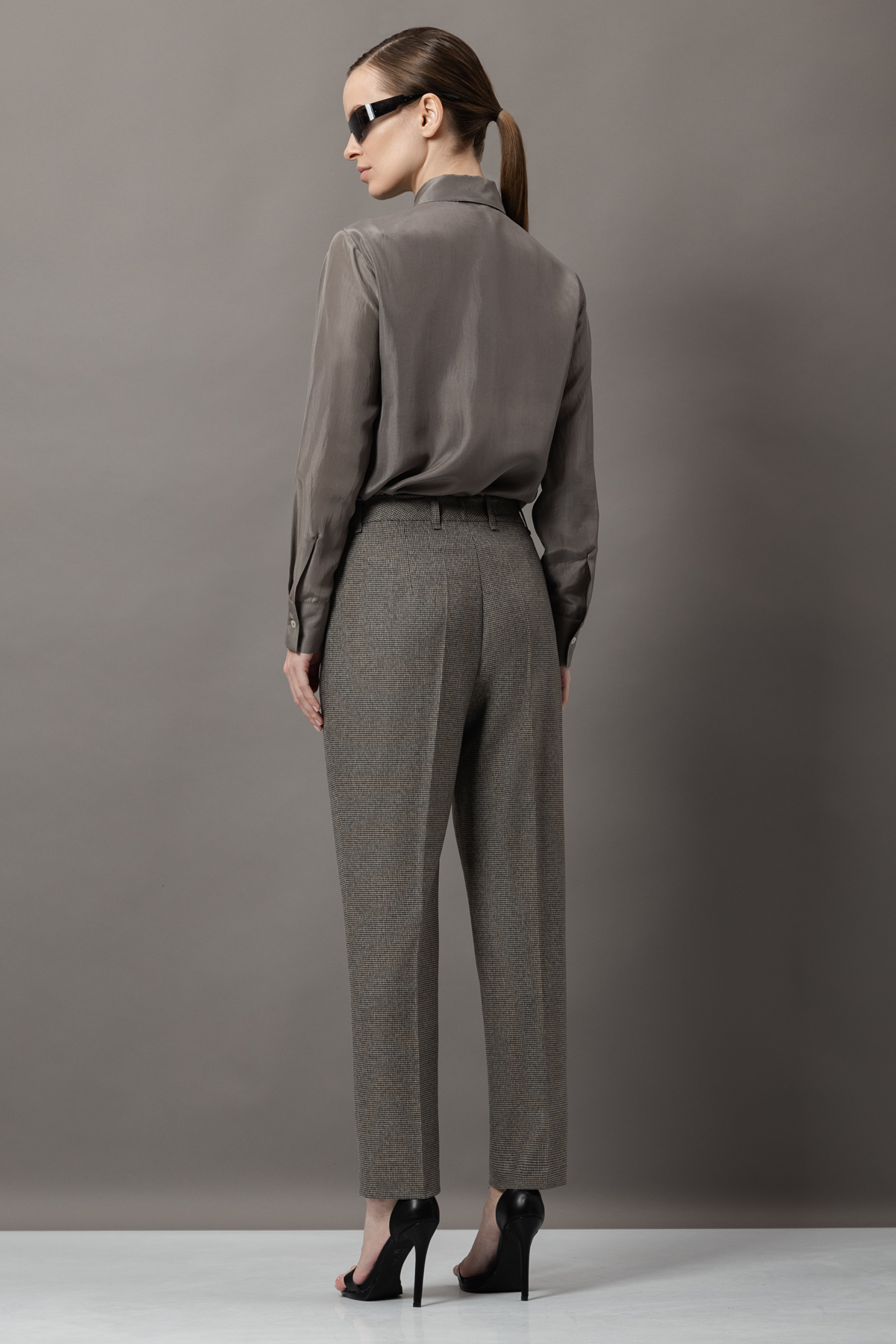 Зауженные брюки VASSA&Co, пол женский, цвет коричневый