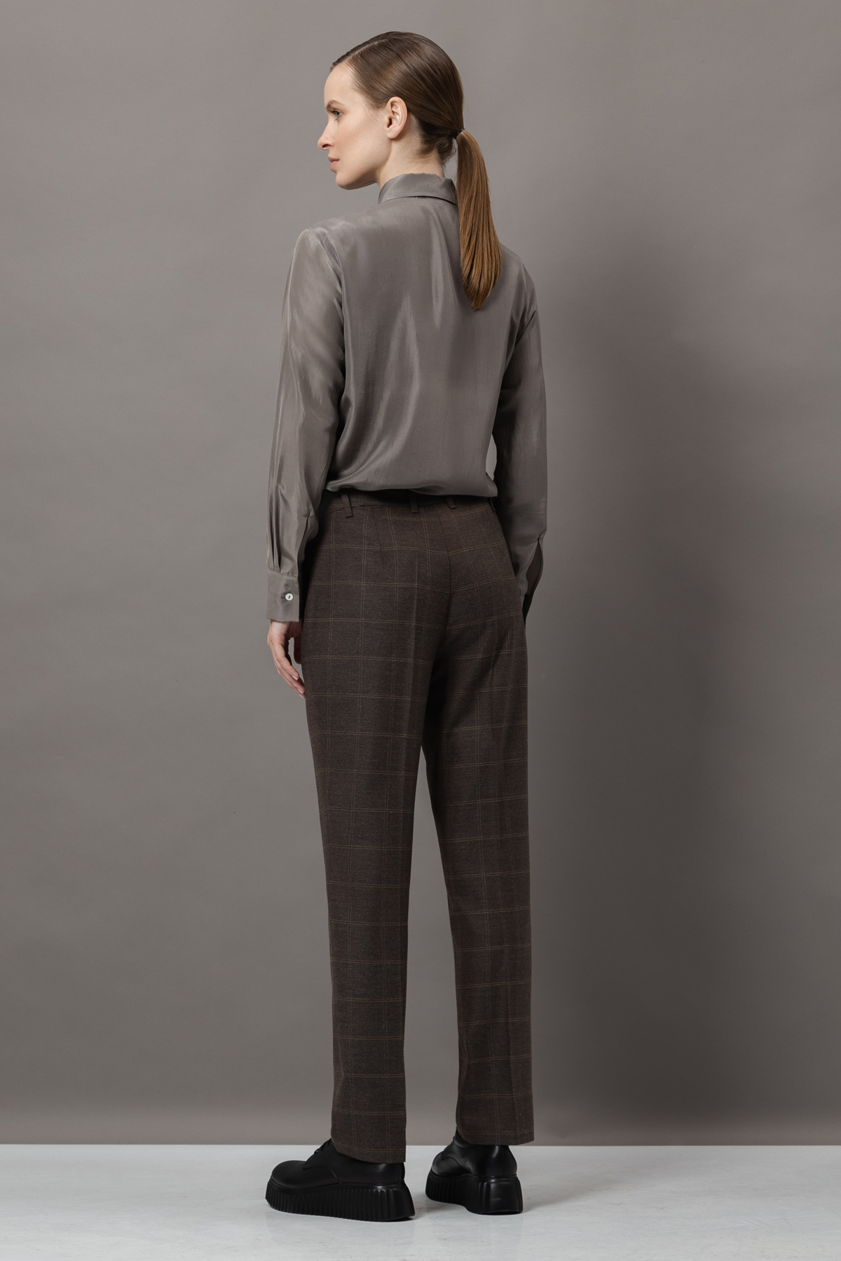 Брюки VASSA&Co, пол женский, цвет коричневый