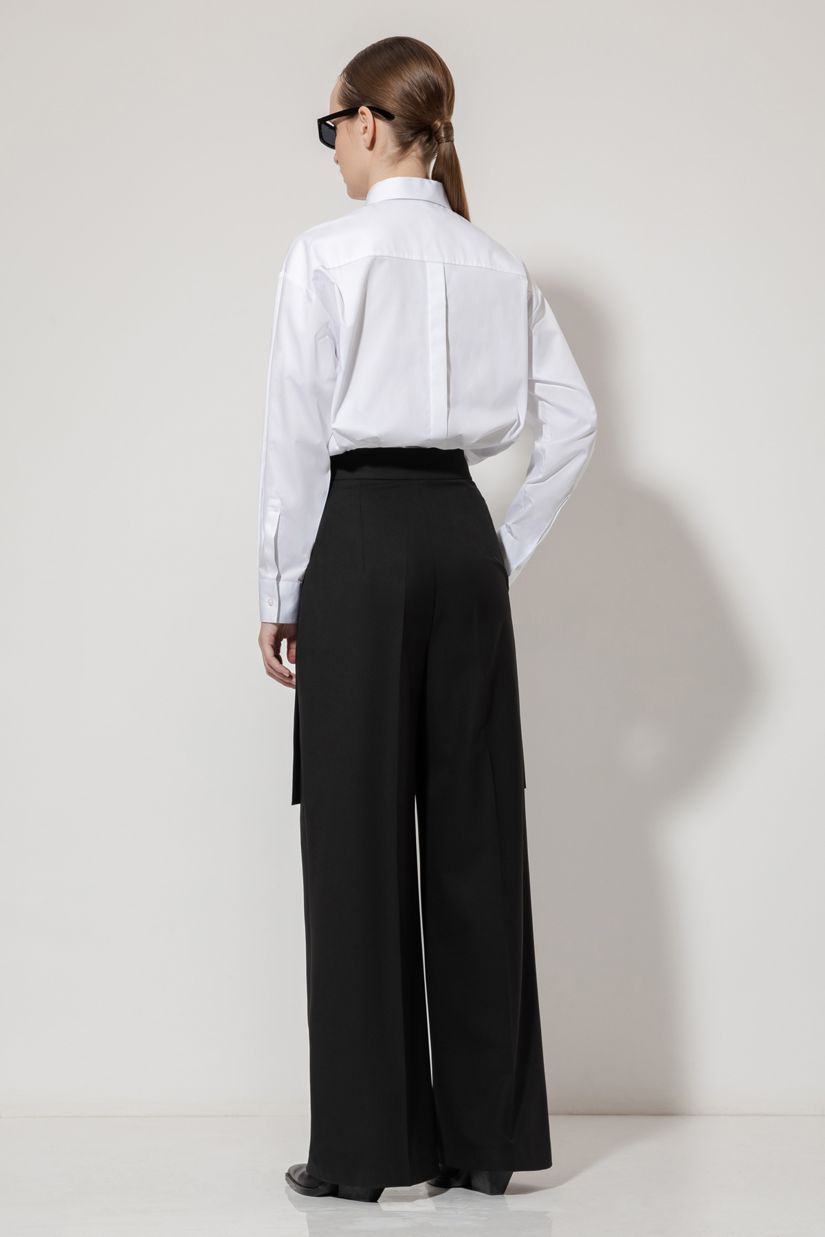 Дизайнерские брюки VASSA&Co, пол женский, цвет черный