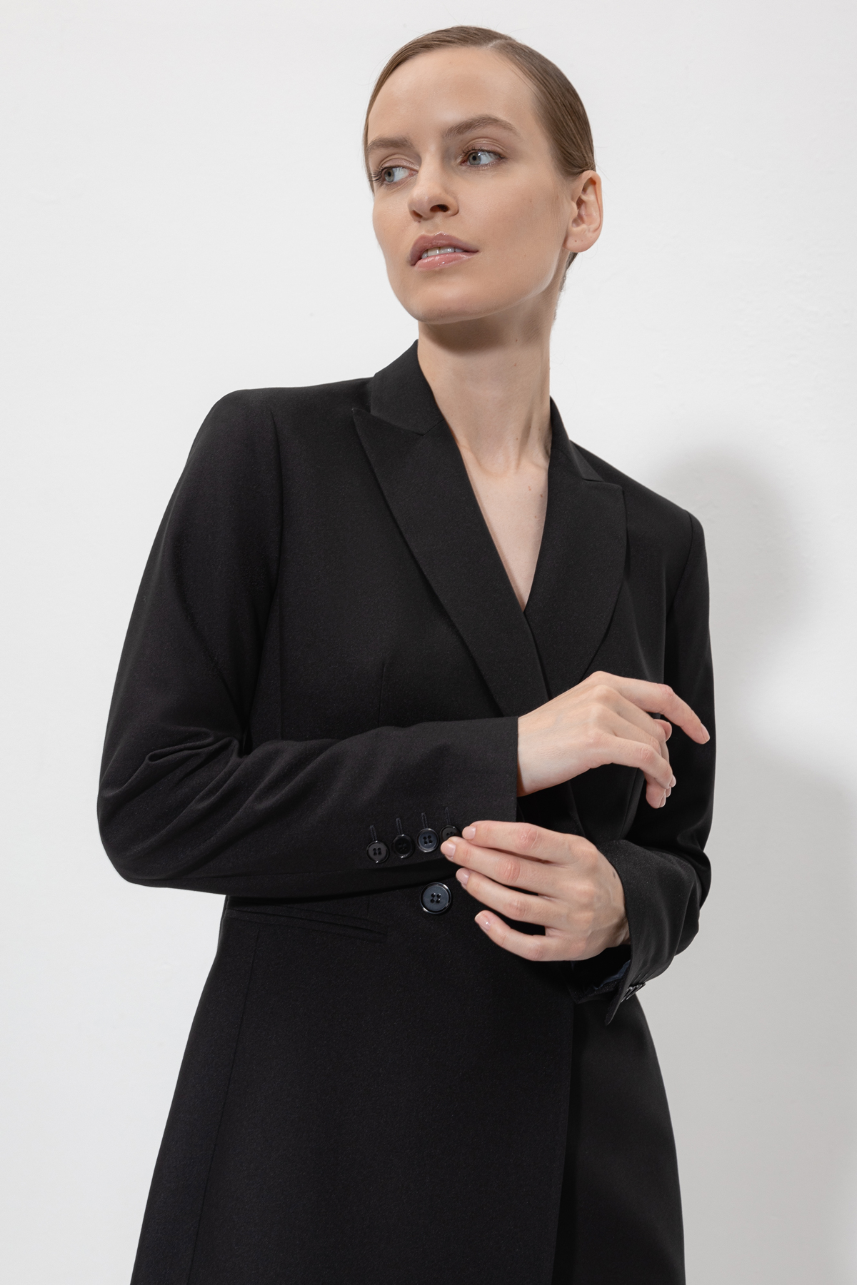 Двубортный жакет VASSA&Co, пол женский, цвет черный