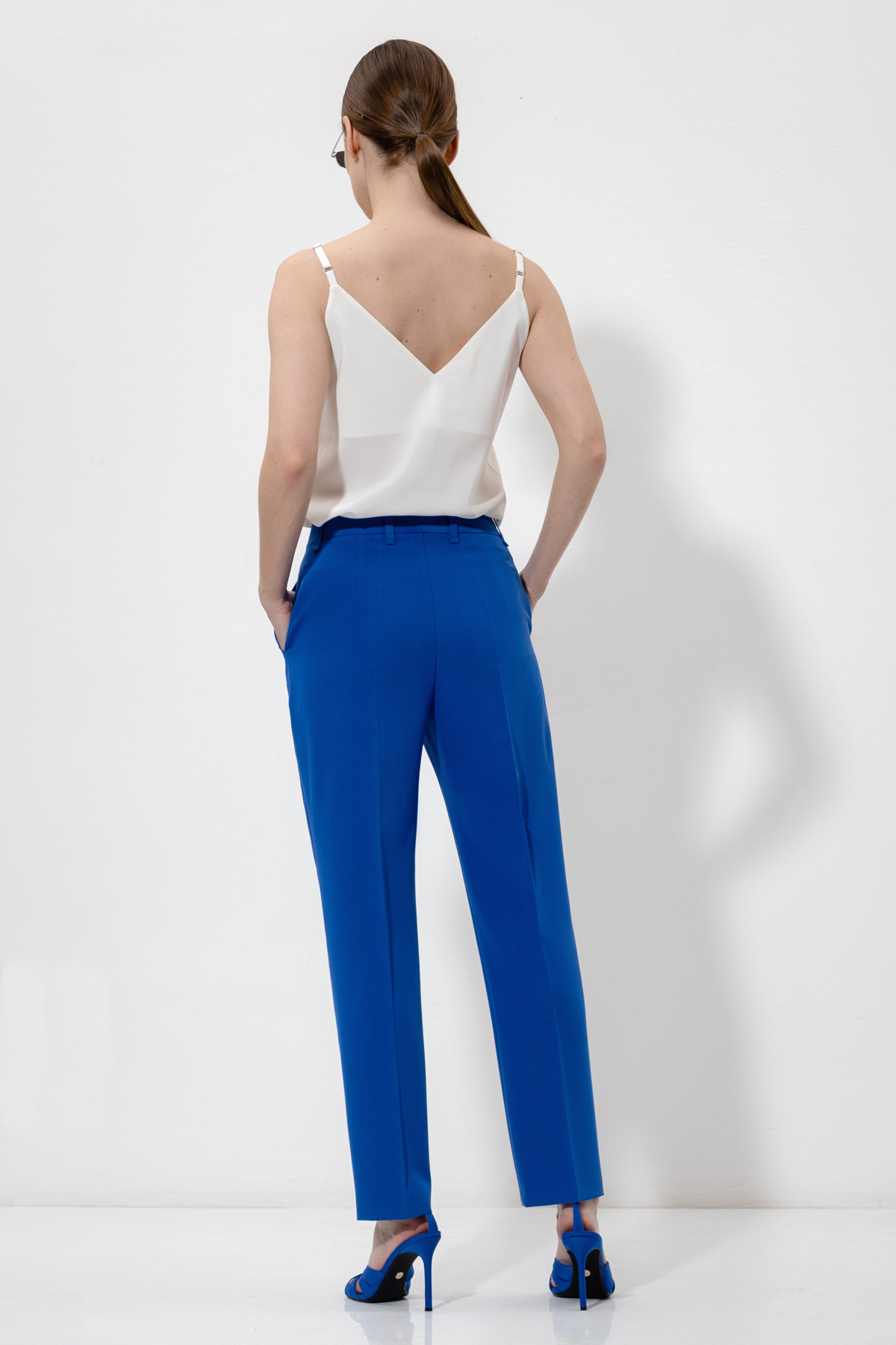 Брюки VASSA&Co, пол женский, цвет синий