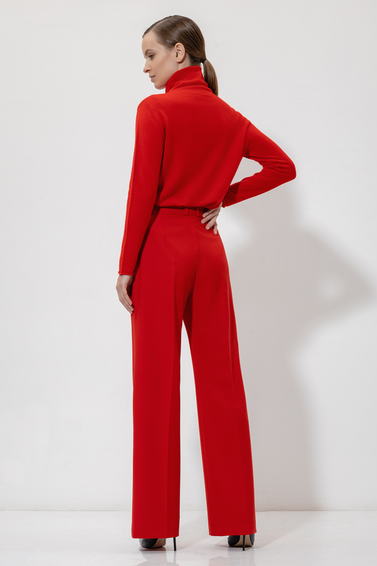 Брюки VASSA&Co, пол женский, цвет красный