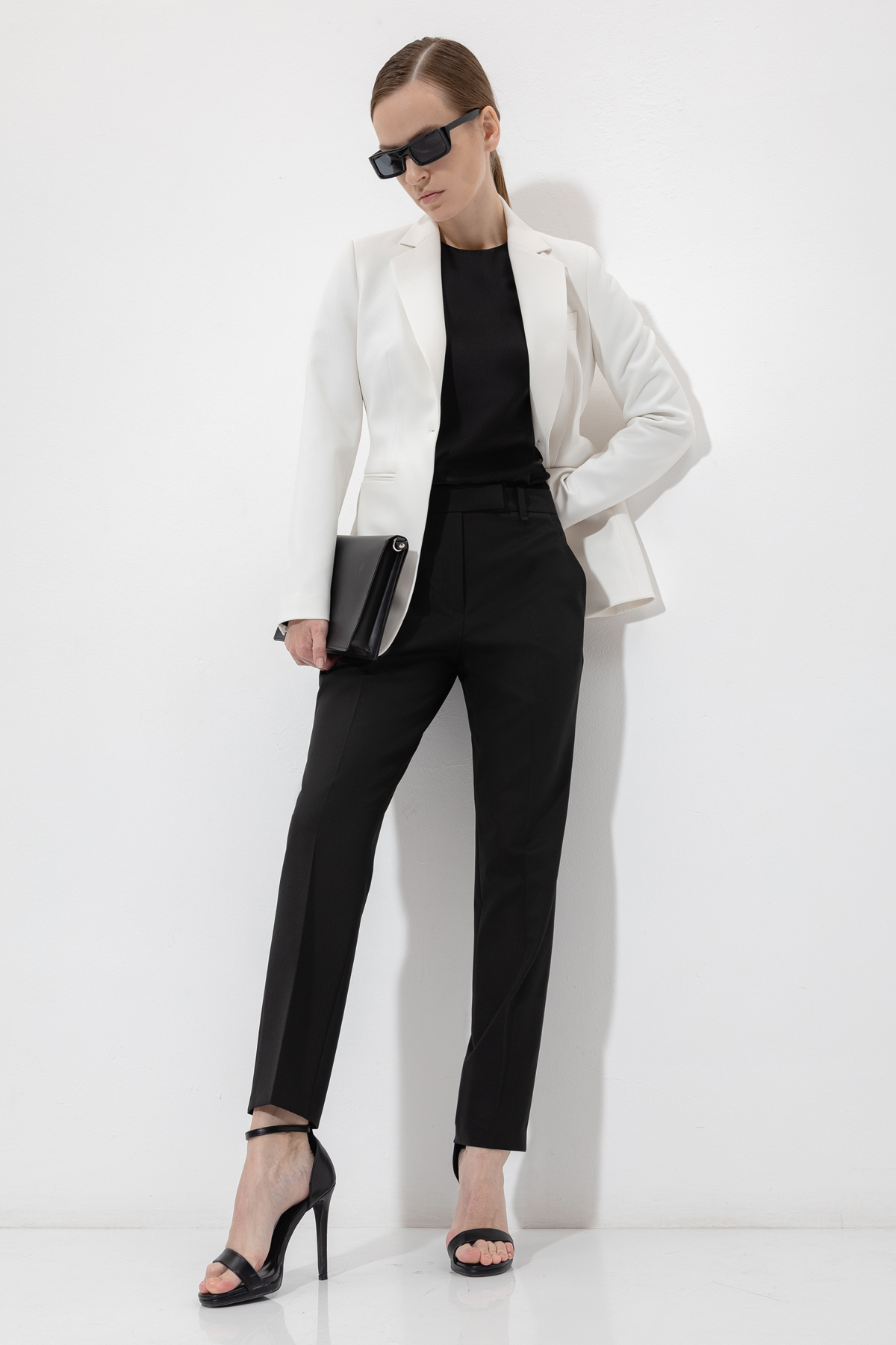 Брюки VASSA&Co, пол женский, цвет черный