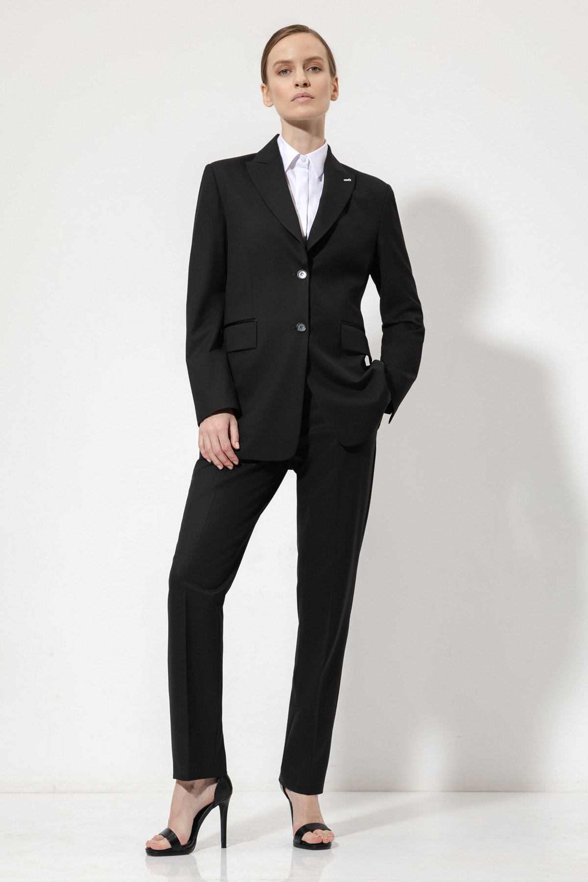 Базовый жакет с вышивкой VASSA&Co, пол женский, цвет черный