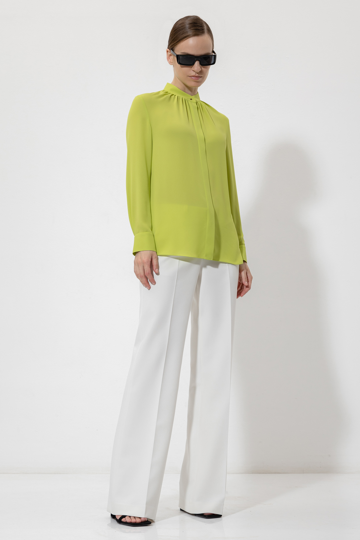 Блузка VASSA&Co, пол женский, цвет зеленый