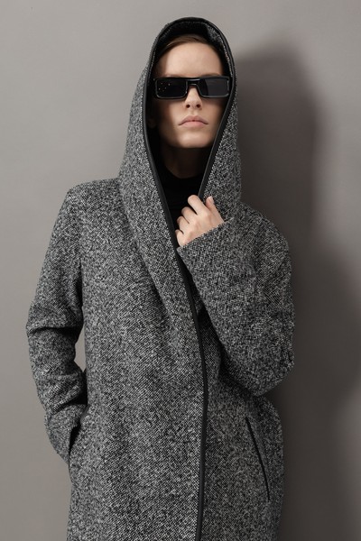 Пальто с капюшоном VASSA&Co, пол женский, цвет черный, фото №2