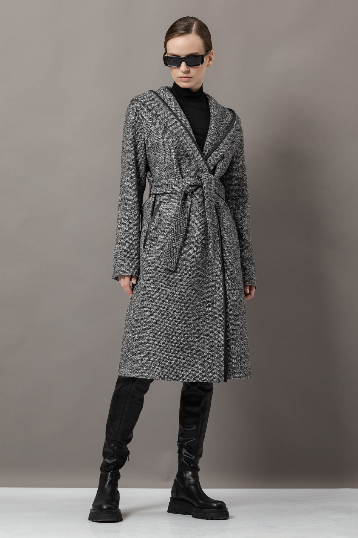 Пальто с капюшоном VASSA&Co, пол женский, цвет черный