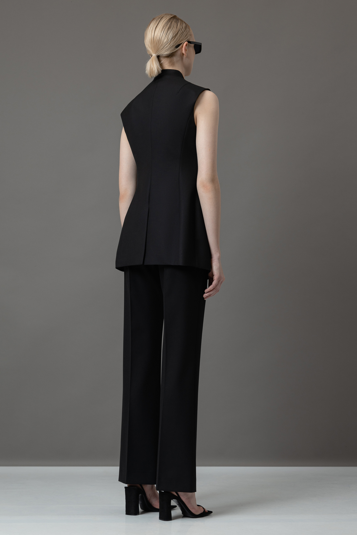 Жилет VASSA&Co, пол женский, цвет черный