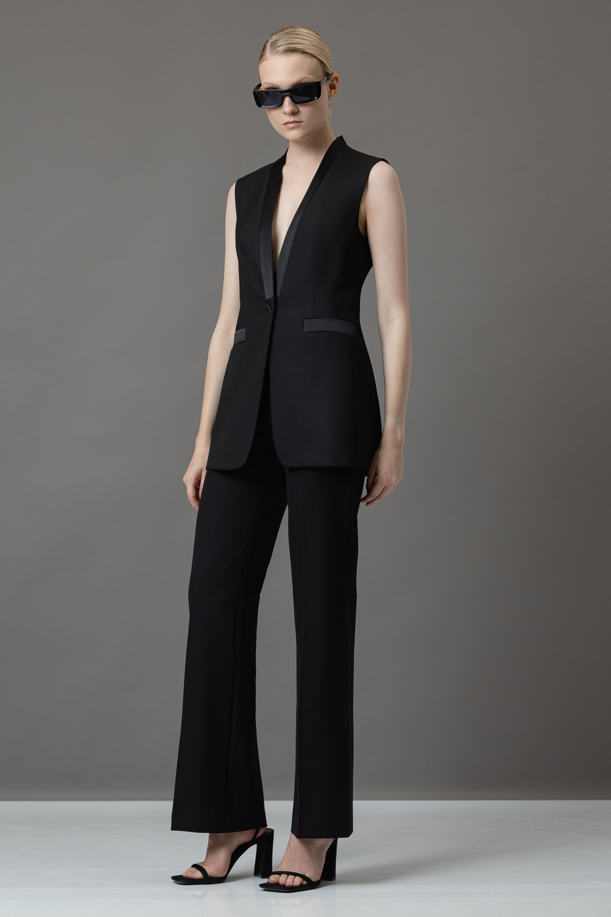 Жилет VASSA&Co, пол женский, цвет черный