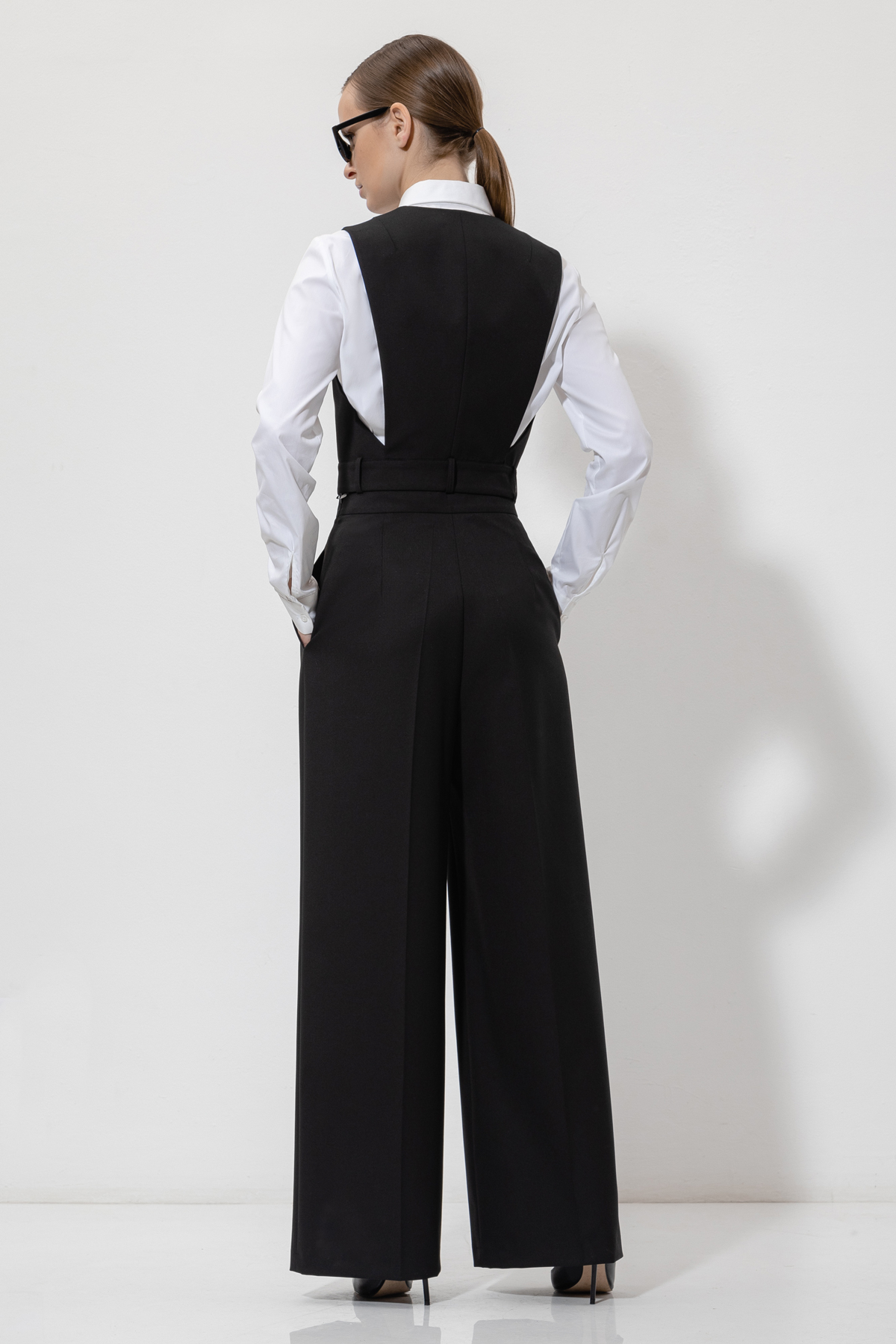 Укороченный жилет VASSA&Co, пол женский, цвет черный