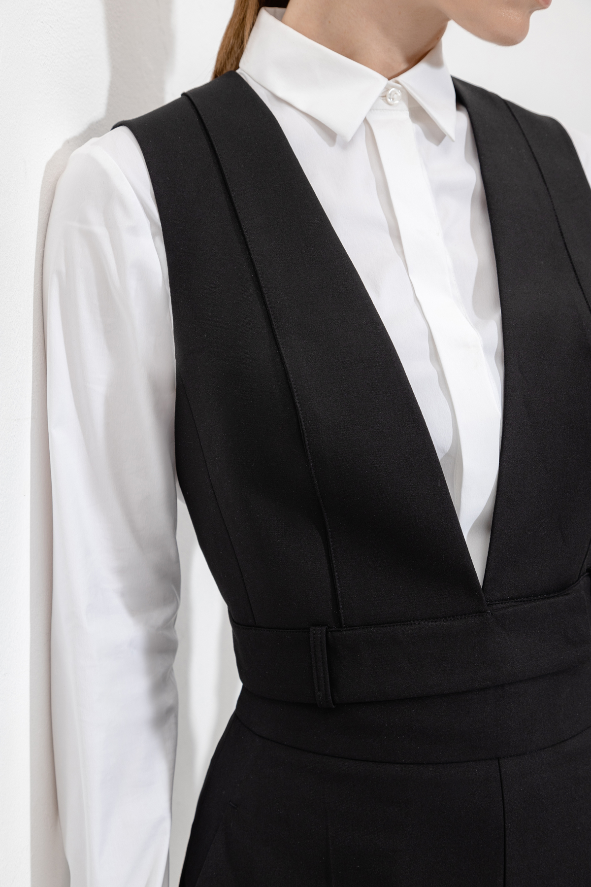 Укороченный жилет VASSA&Co, пол женский, цвет черный