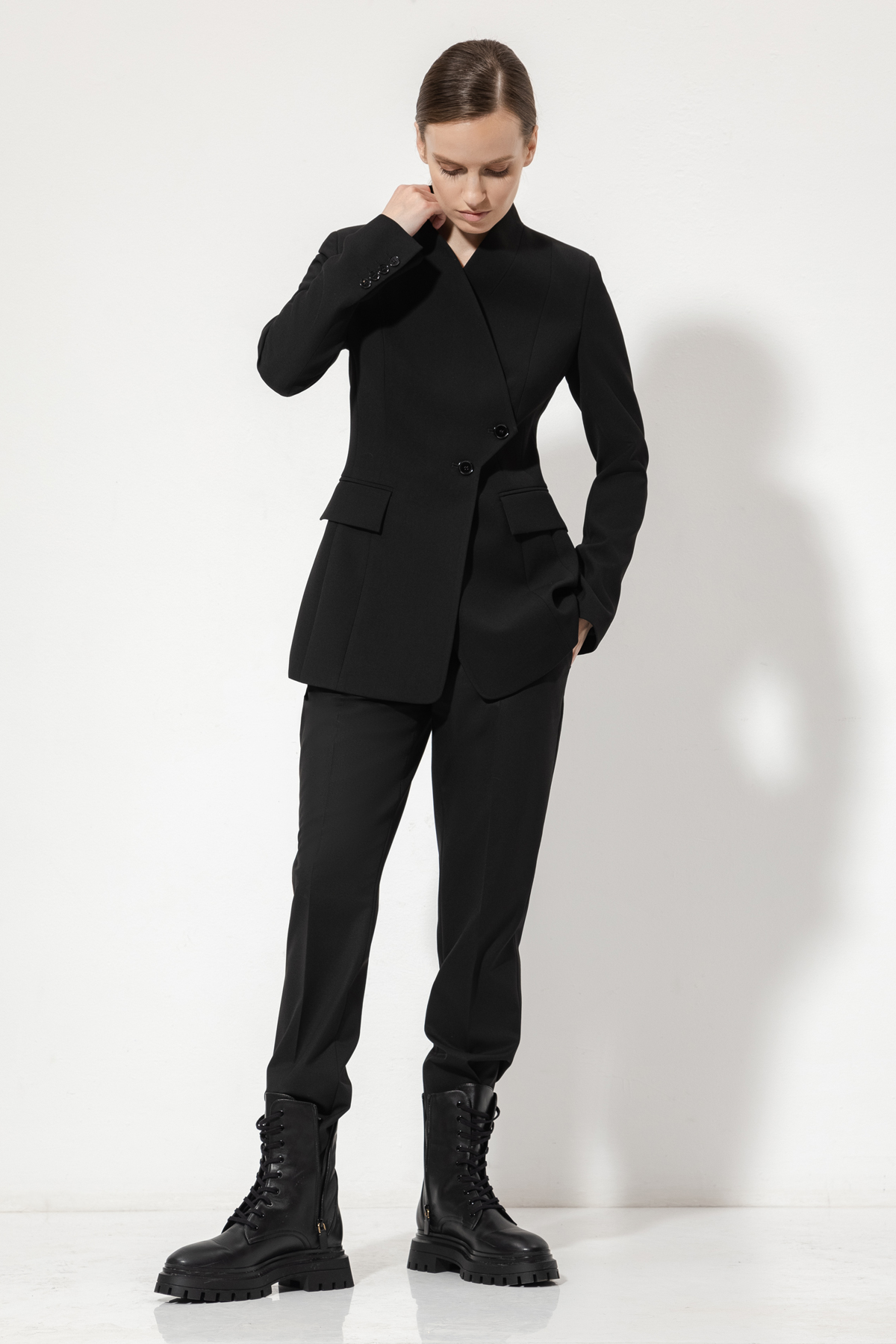 Жакет с асимметричными лацканами VASSA&Co, пол женский, цвет черный