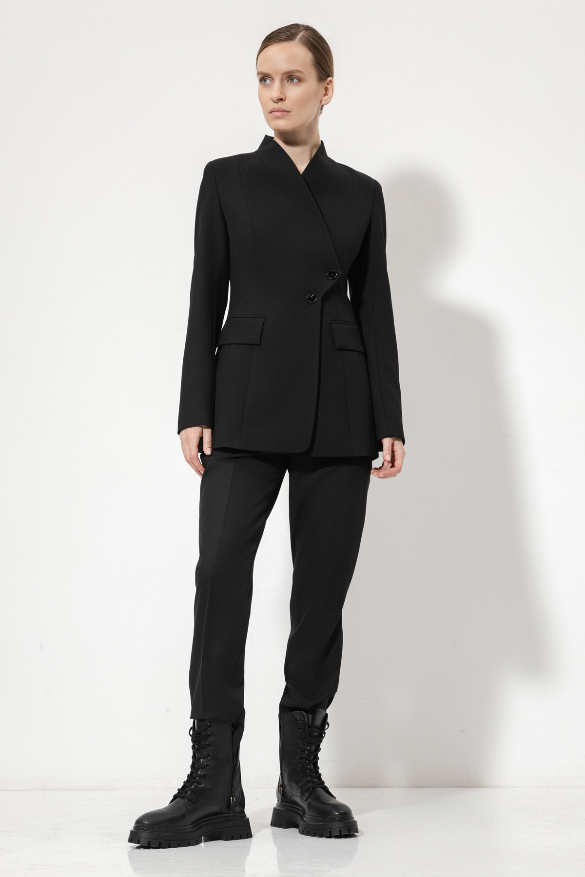 Жакет с асимметричными лацканами VASSA&Co, пол женский, цвет черный