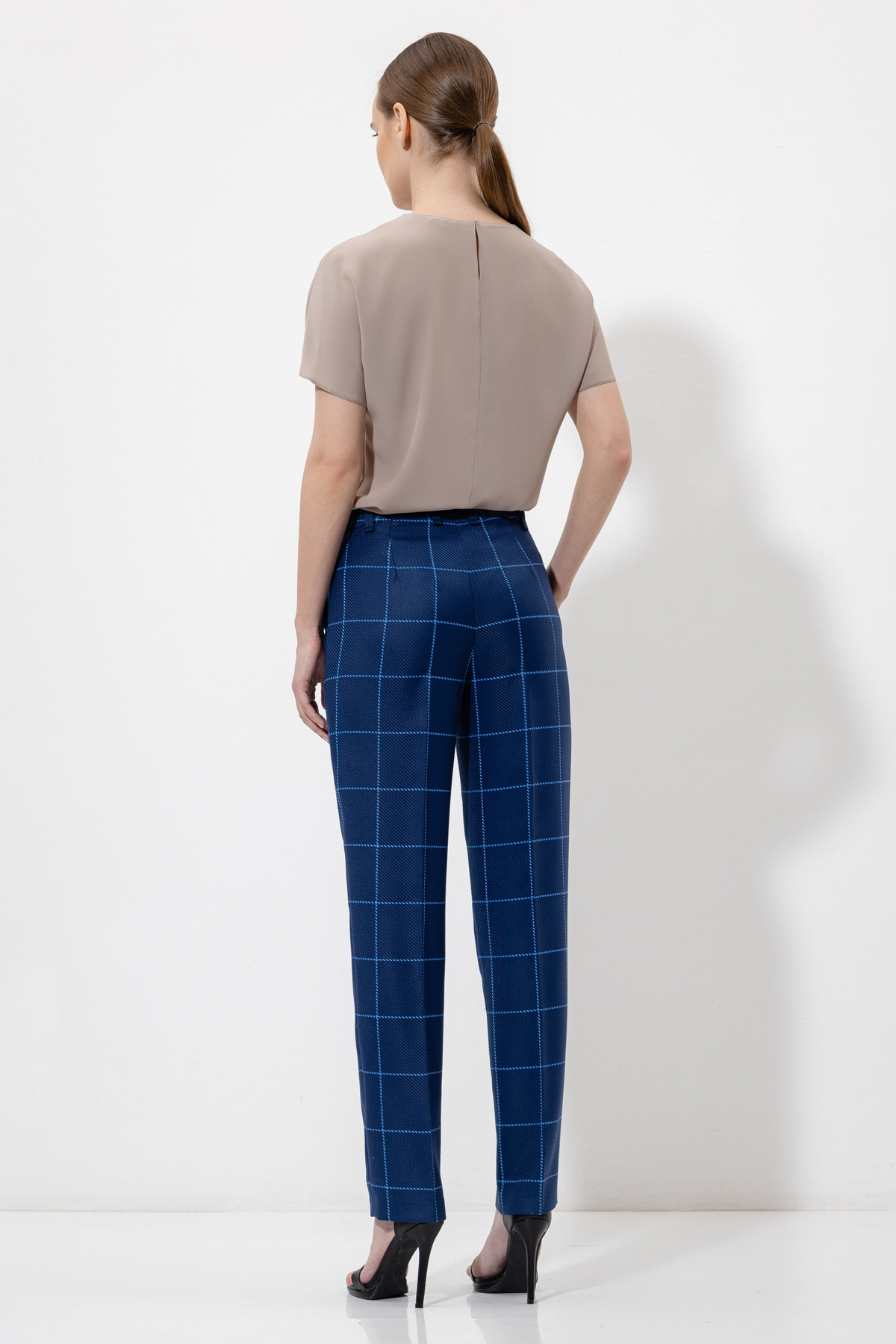 Брюки в клетку VASSA&Co, пол женский, цвет синий