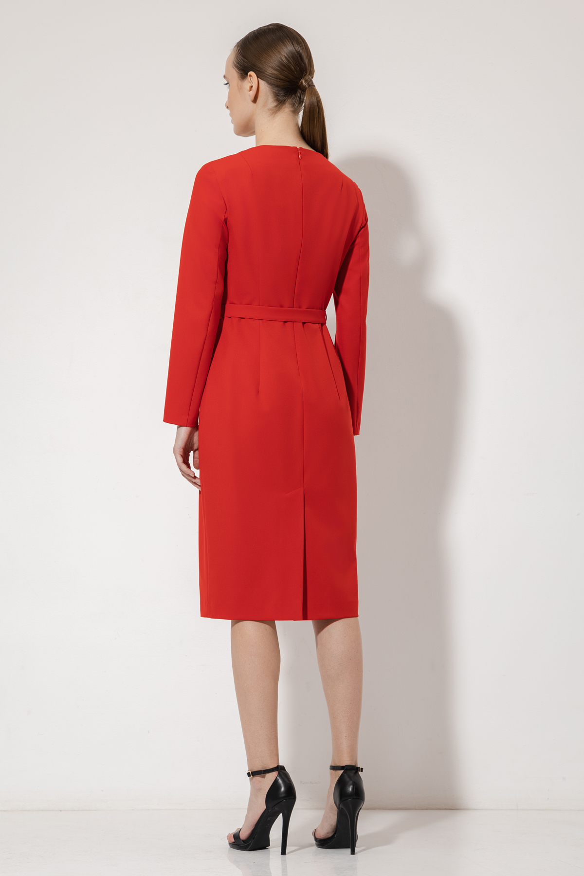 Платье-футляр с асимметричным вырезом VASSA&Co, пол женский, цвет красный