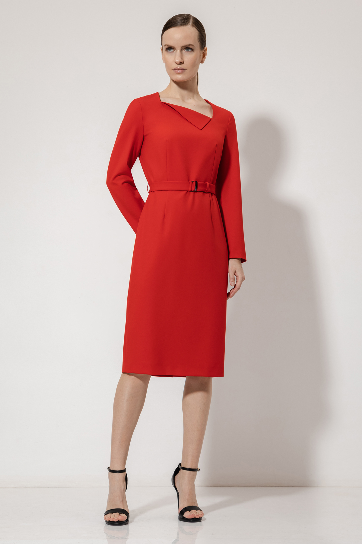 Платье-футляр с асимметричным вырезом VASSA&Co, пол женский, цвет красный