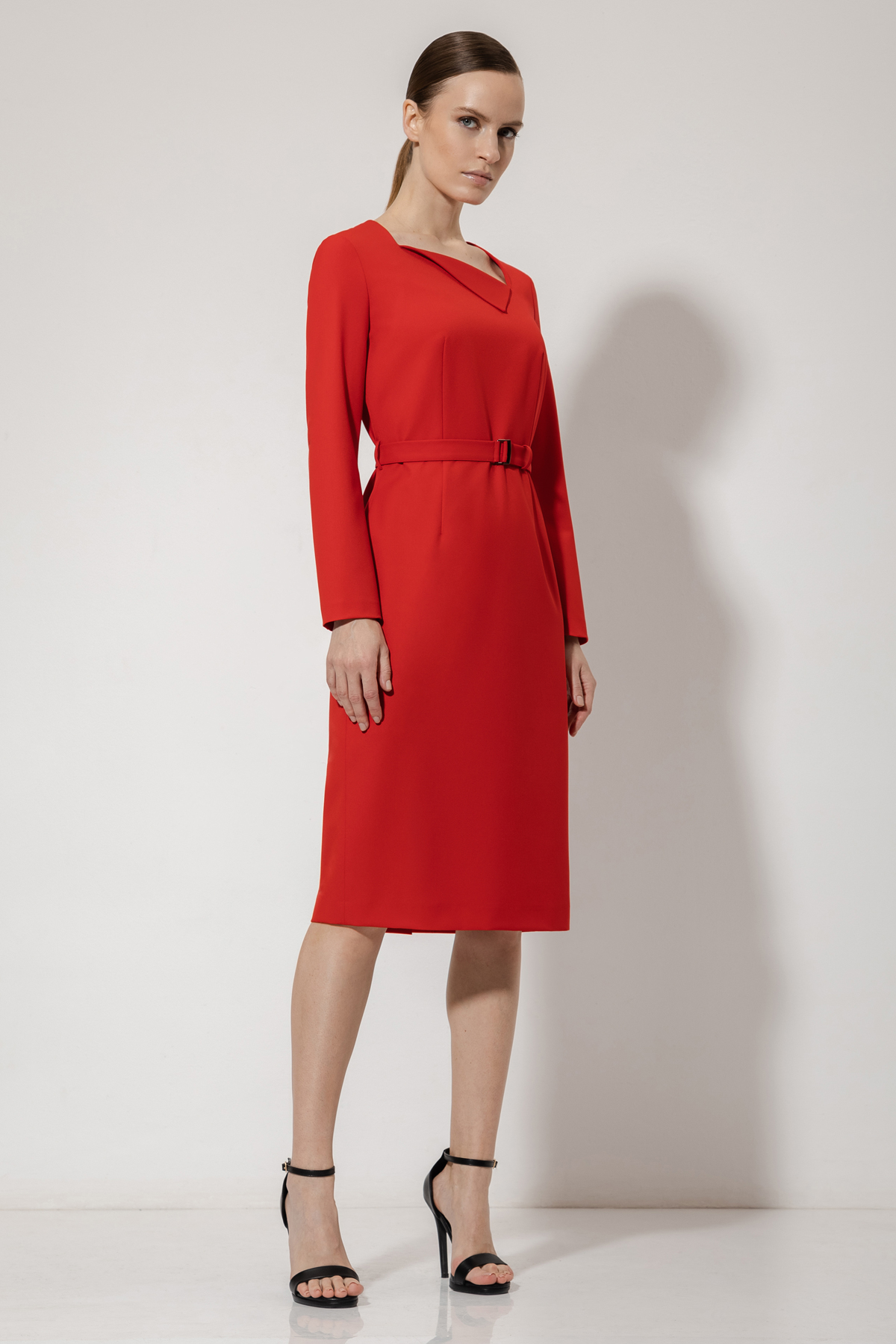 Платье-футляр с асимметричным вырезом VASSA&Co, пол женский, цвет красный
