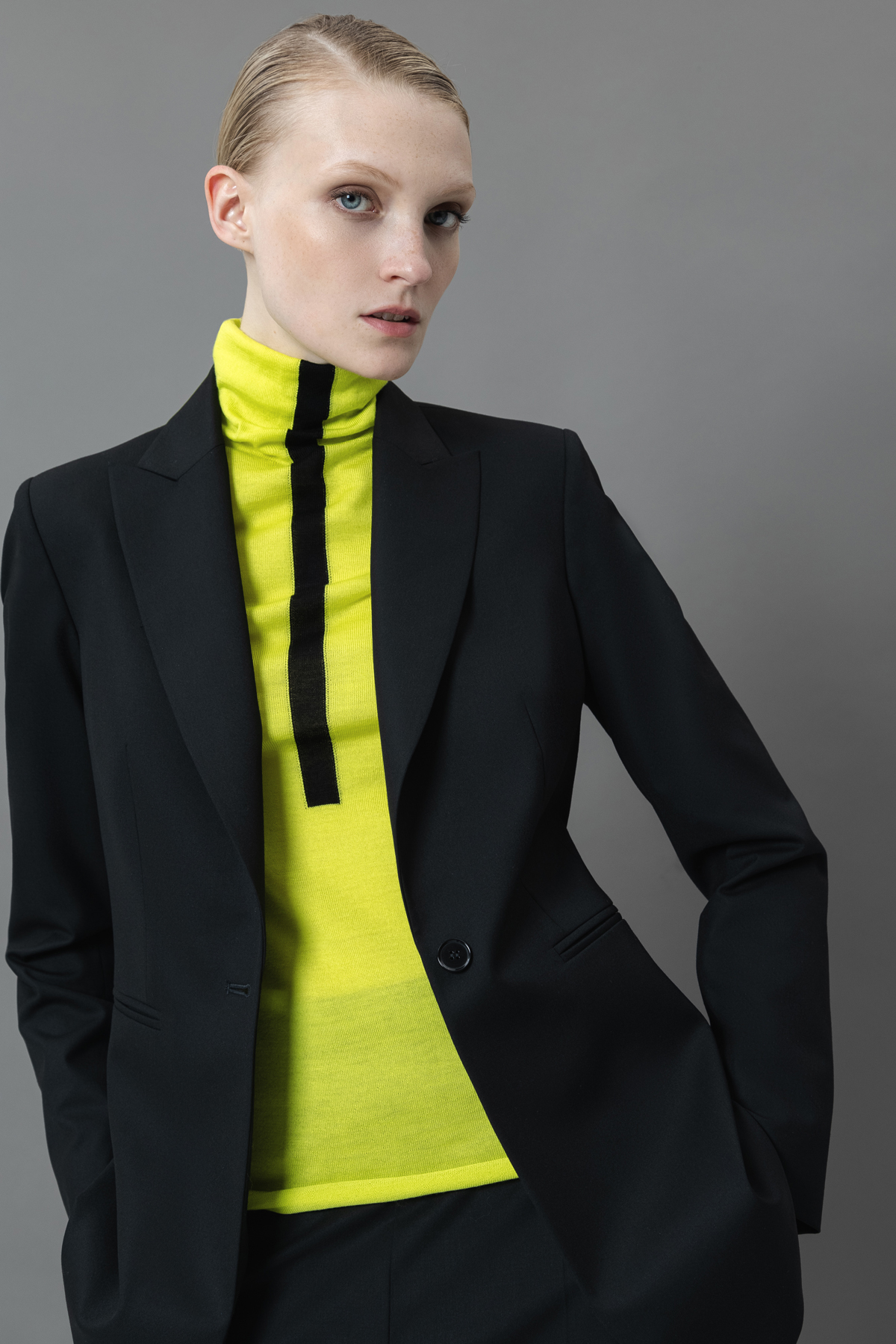 Водолазка из шерсти VASSA&Co, пол женский, цвет желтый