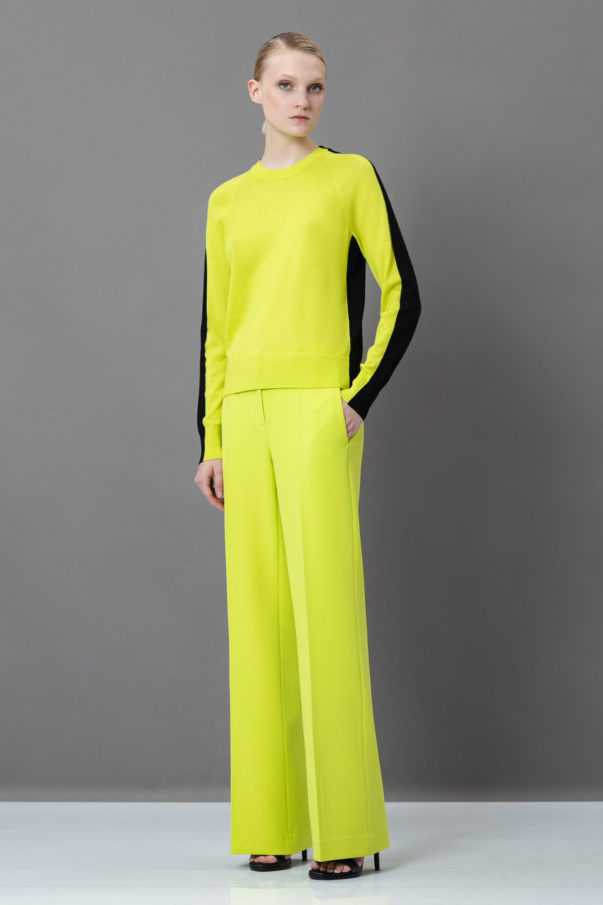 Джемпер из шерсти VASSA&Co, пол женский, цвет желтый