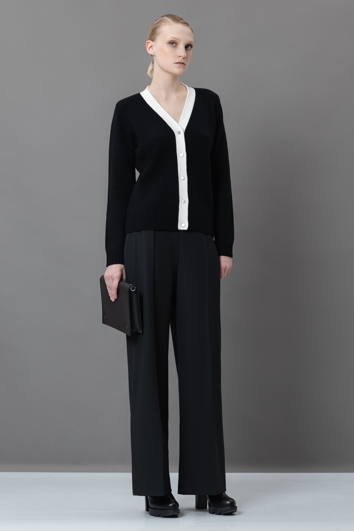 Кардиган из шерсти и кашемира VASSA&Co, пол женский, цвет черный