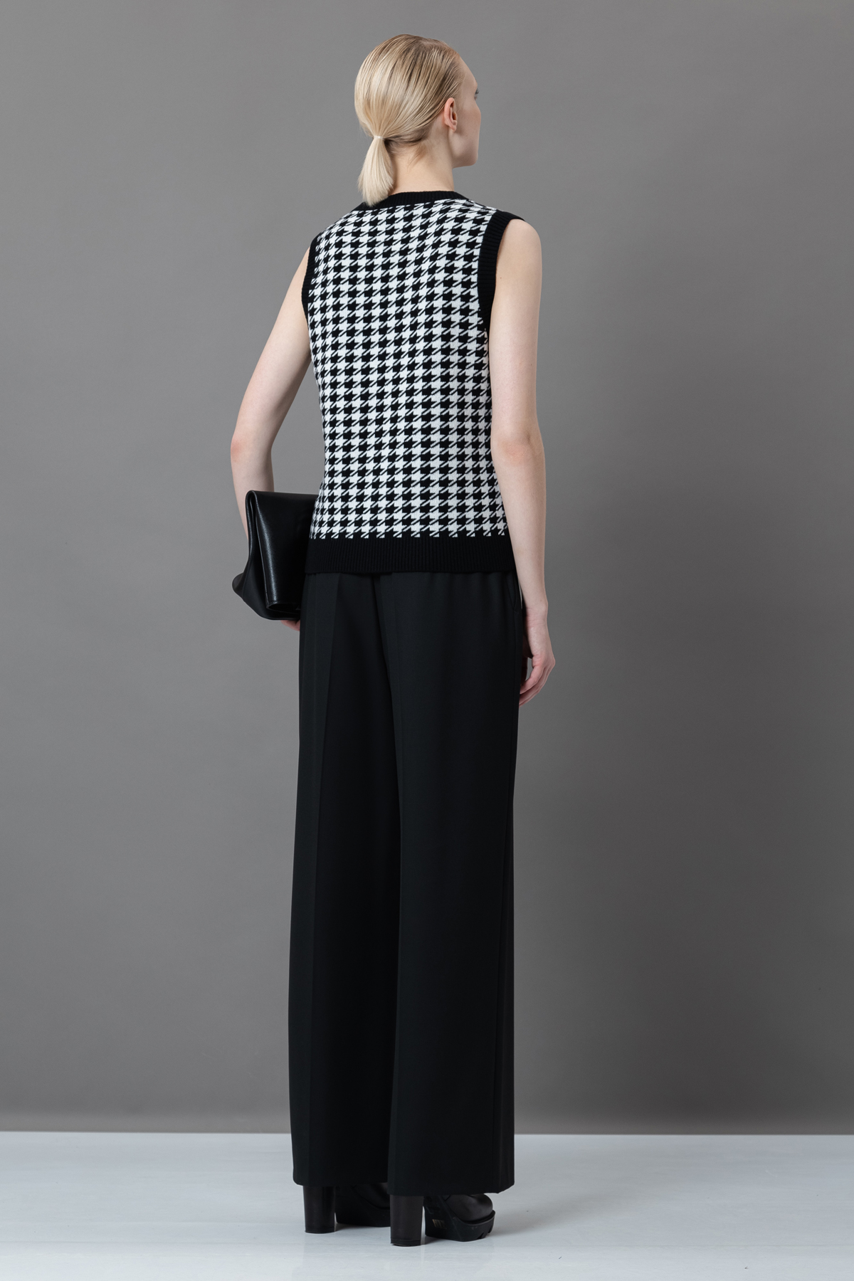 Жилет с жаккардовой вязкой из шерсти и кашемира VASSA&Co, пол женский, цвет черный