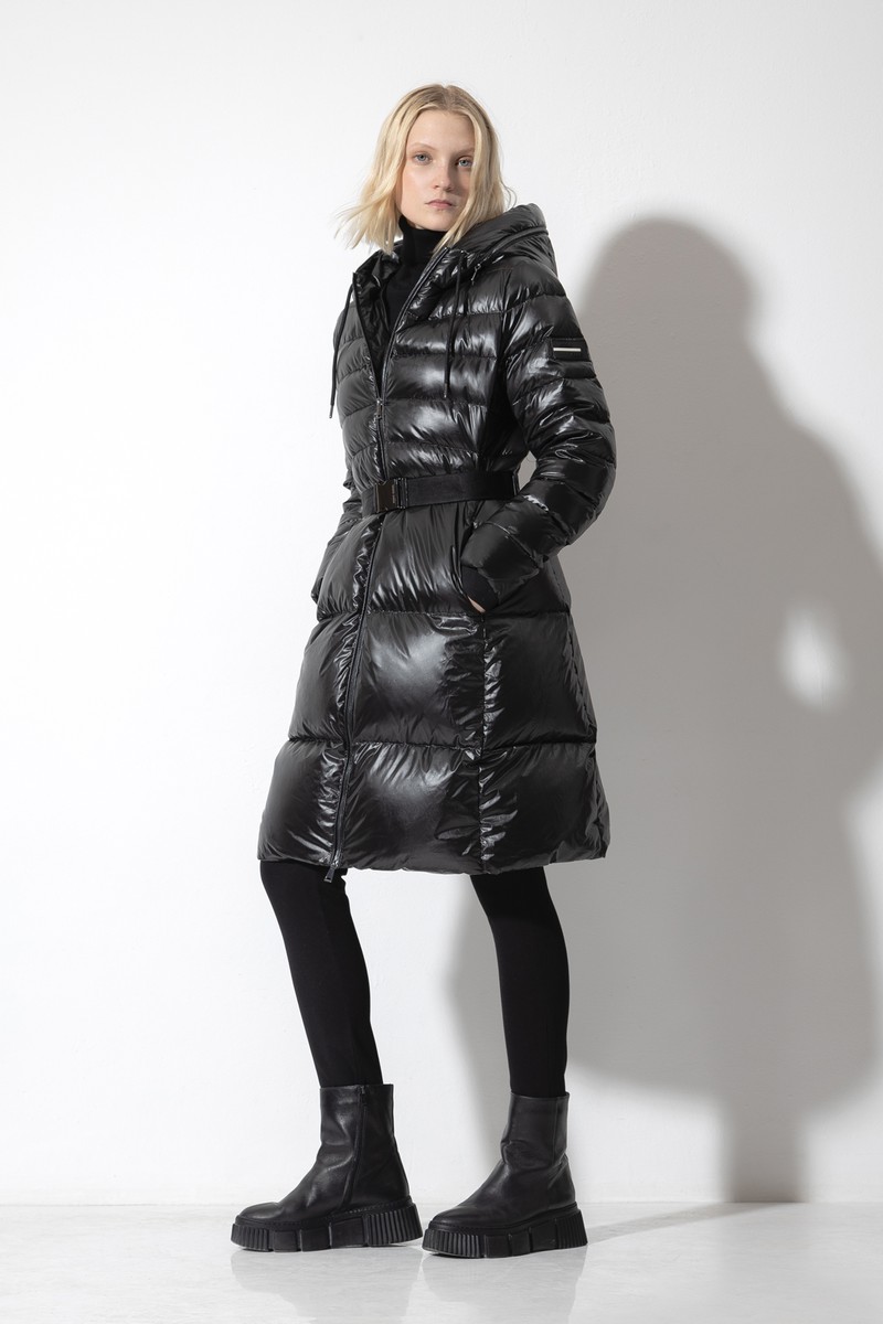 Пальто-пуховик VASSA CODE, пол женский, цвет черный, фото №4