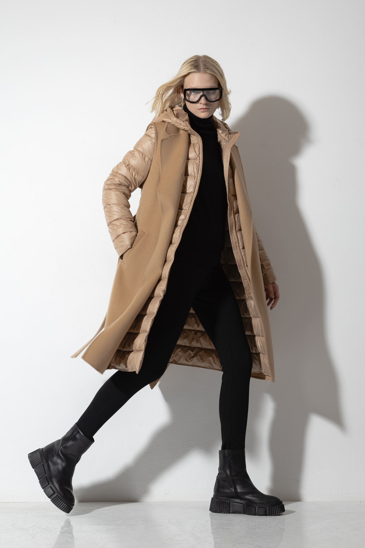 Пальто с капюшоном VASSA CODE, пол женский, цвет коричневый